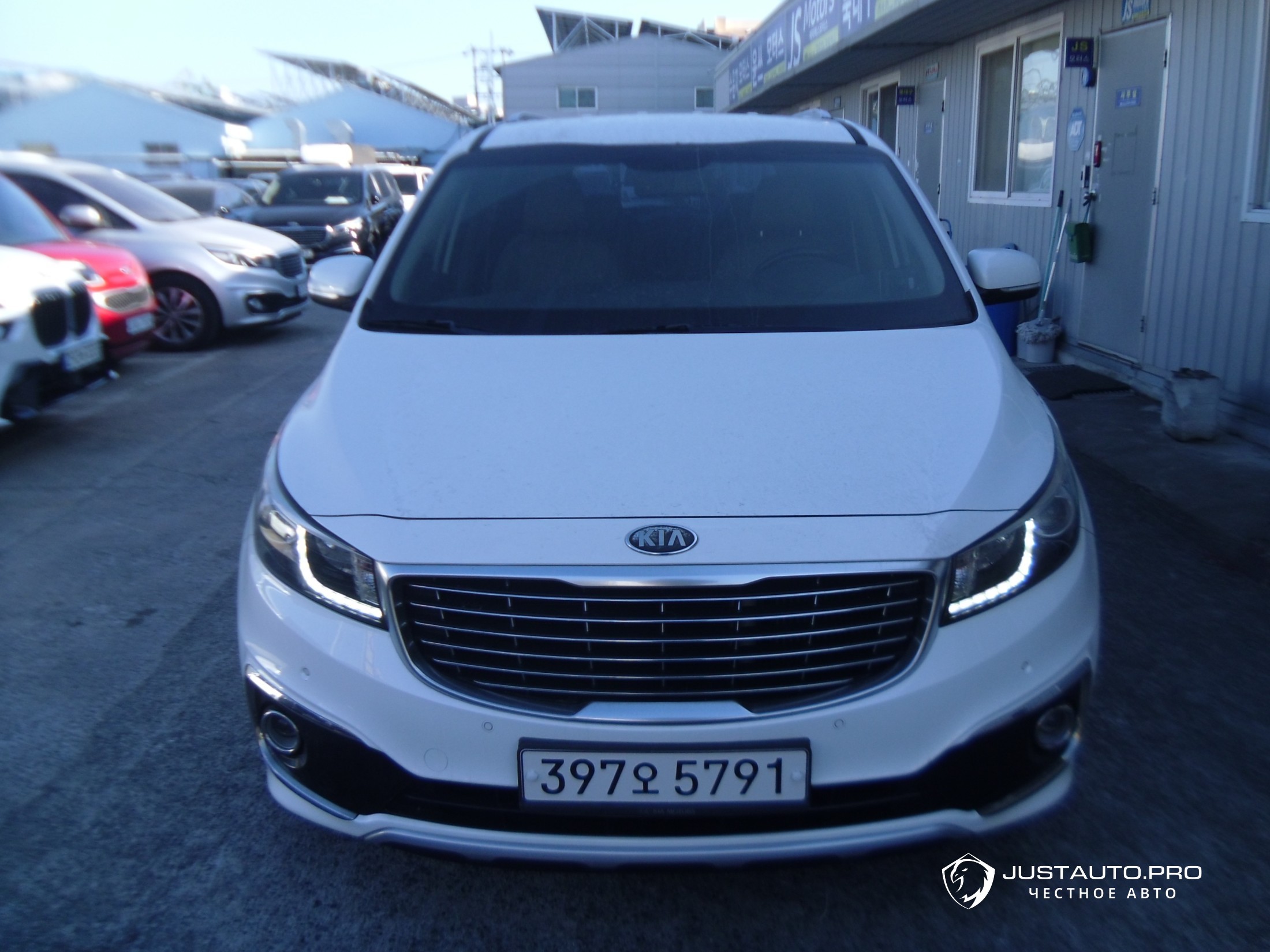 Автомобиль Kia Canival