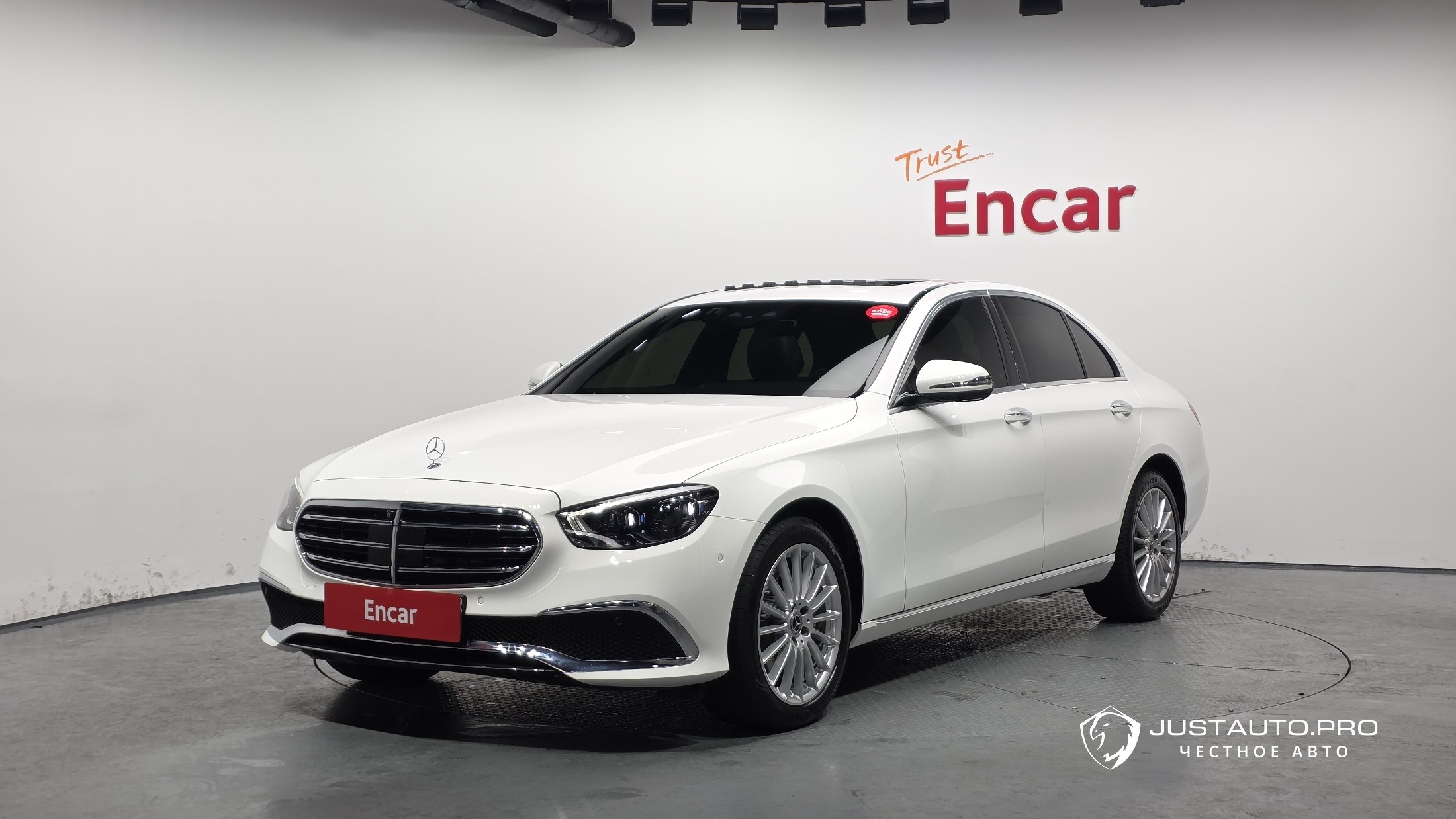 Автомобиль Mercedes-Benz E-Class