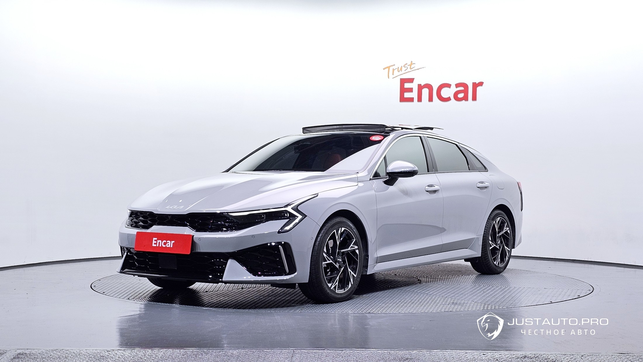 Автомобиль Kia K5