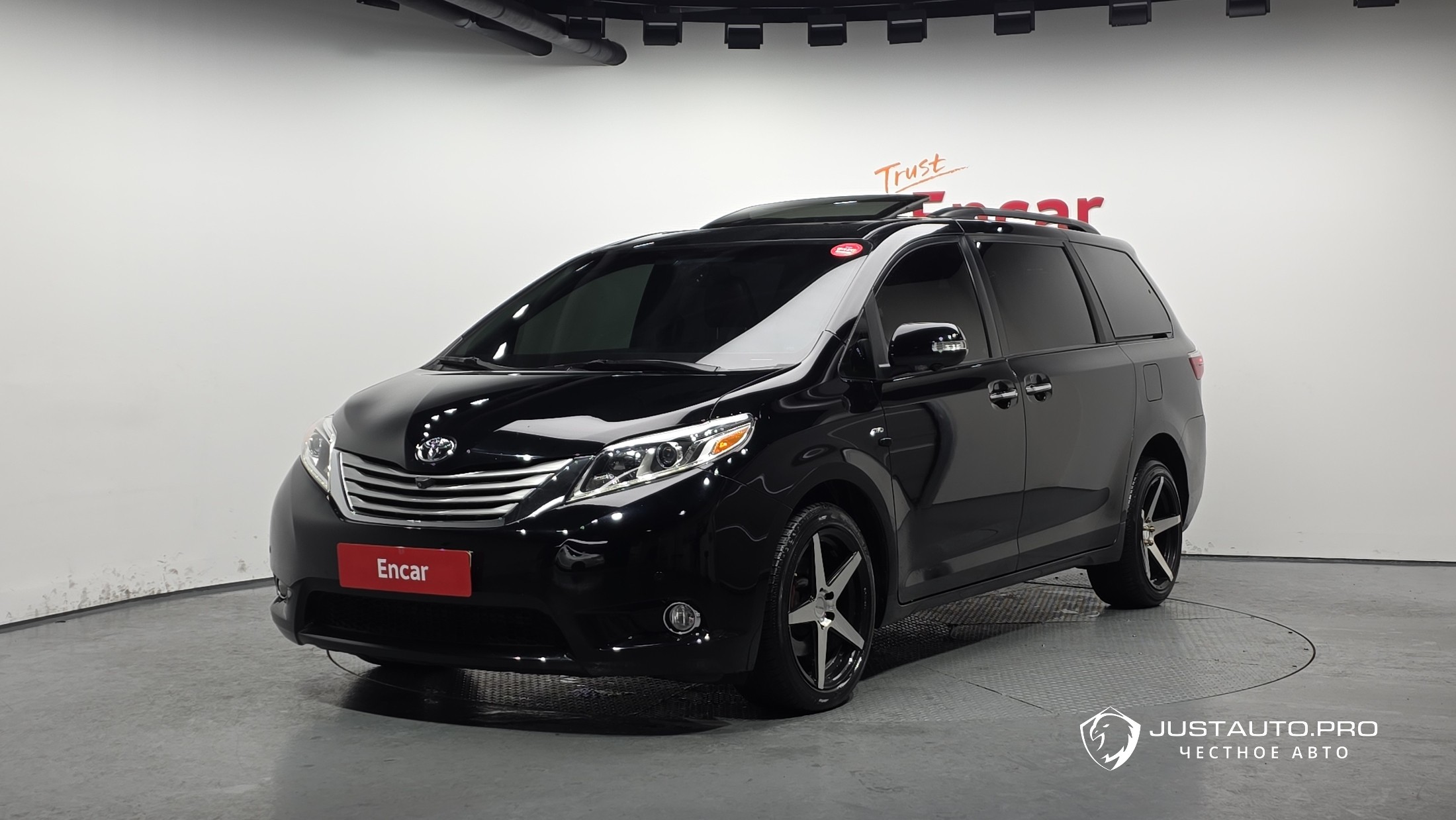 Автомобиль Toyota Sienna