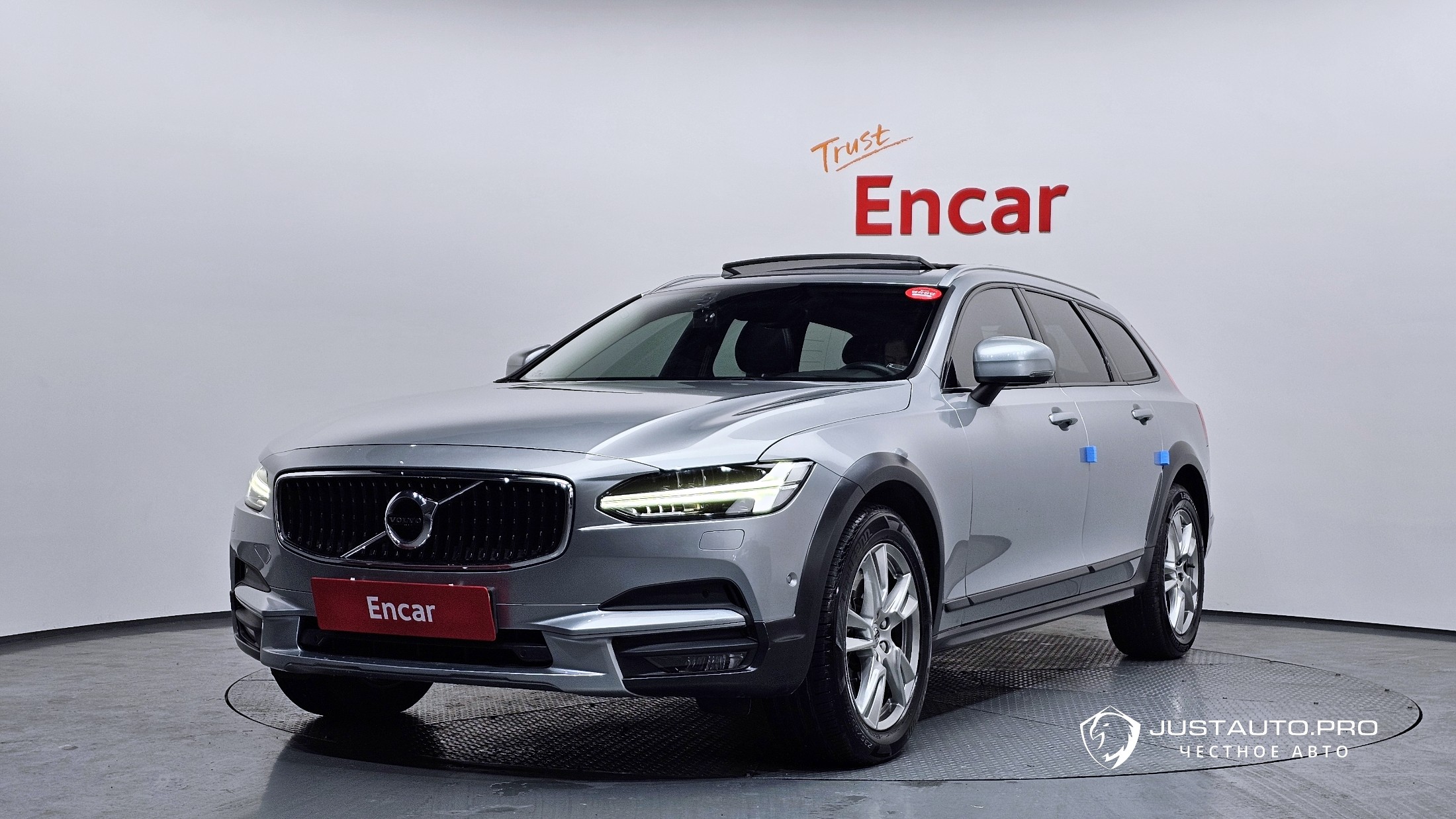 Автомобиль Volvo V90