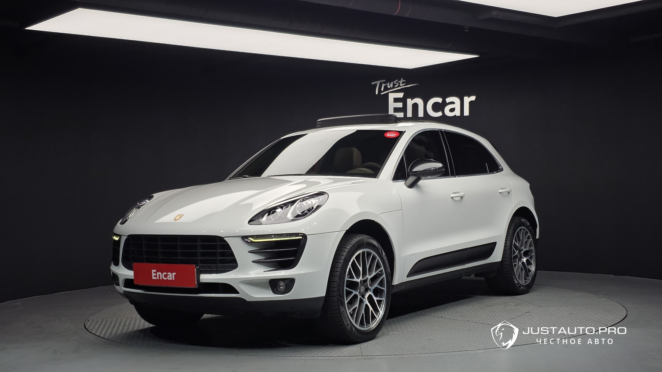 Автомобиль Porsche Macan