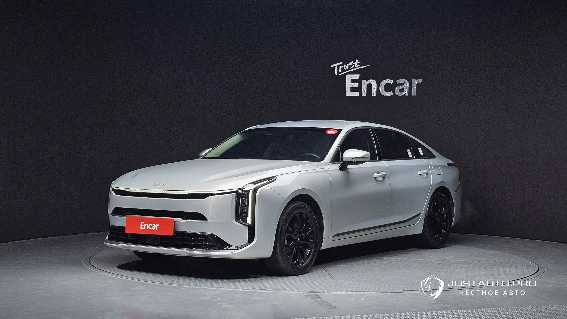 Автомобиль Kia K8