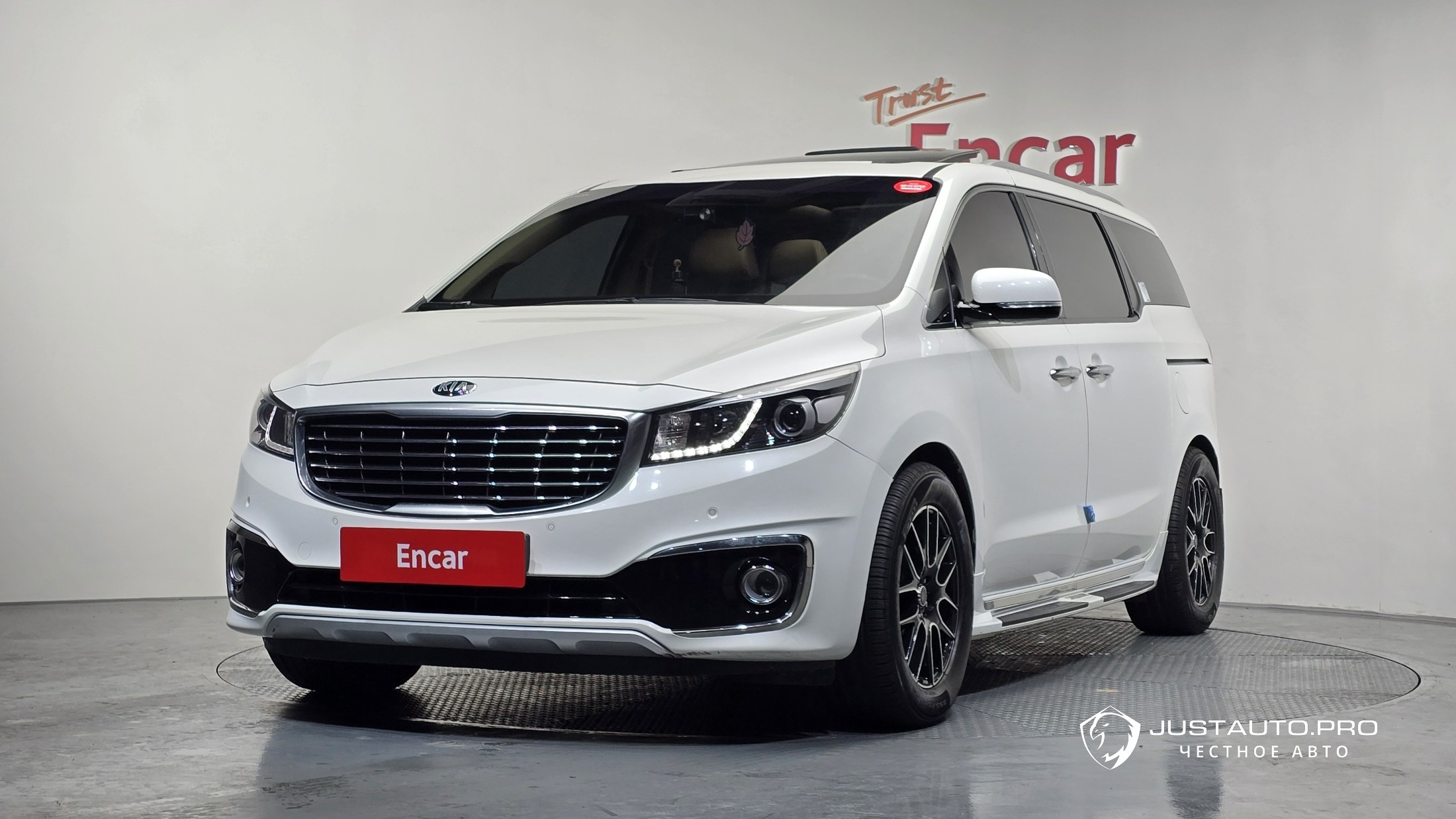 Автомобиль Kia Canival