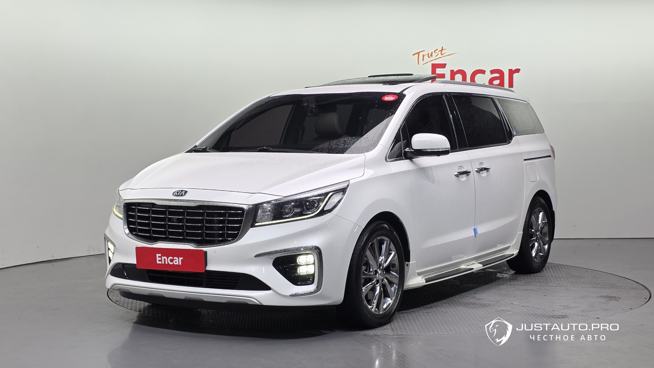 Автомобиль Kia Canival