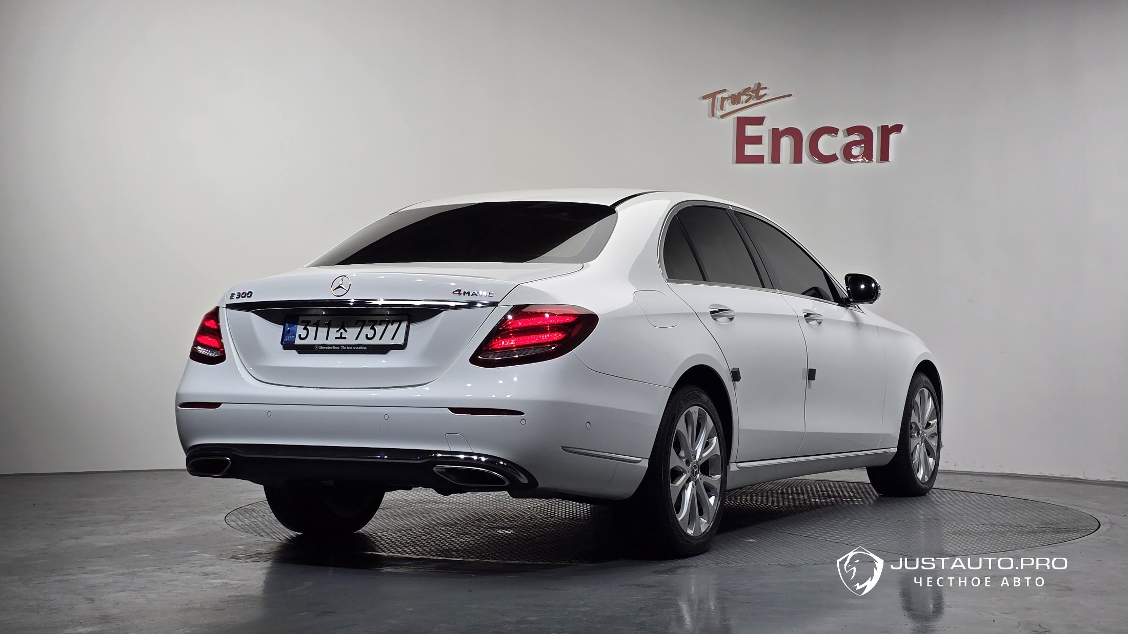 Автомобиль Mercedes-Benz E-Class