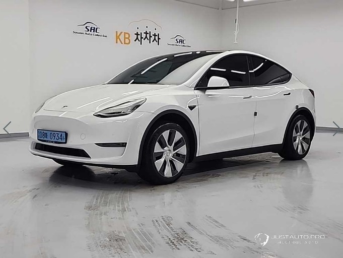 Автомобиль Tesla Model Y