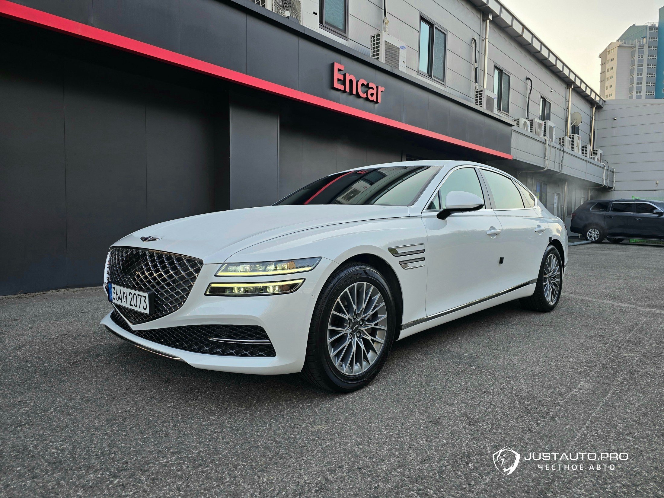 Автомобиль Genesis G80