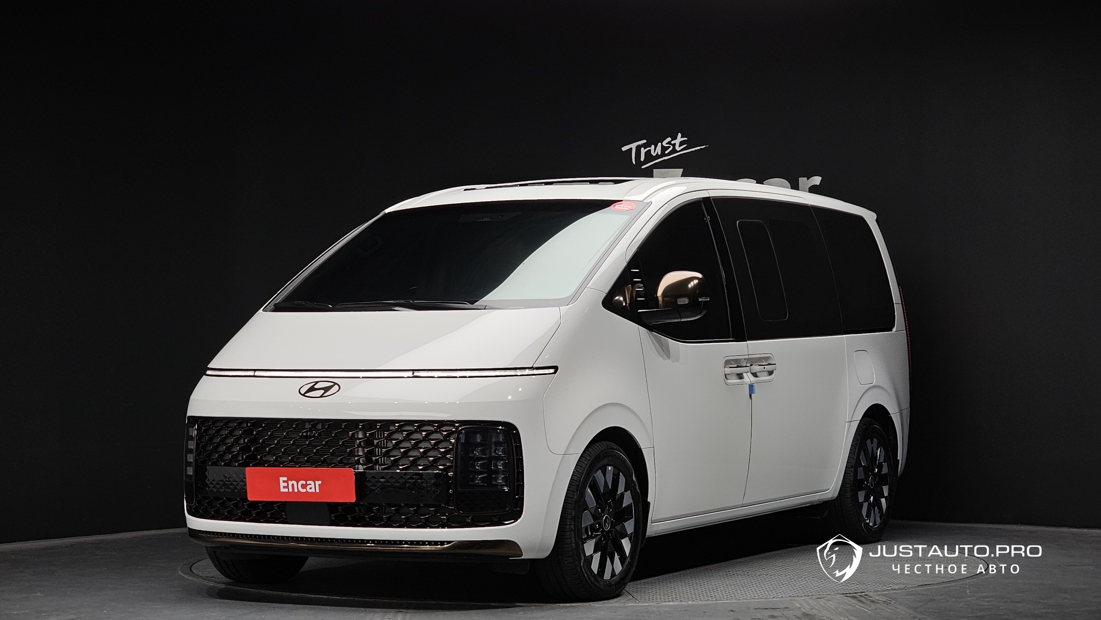 Автомобиль Hyundai Staria