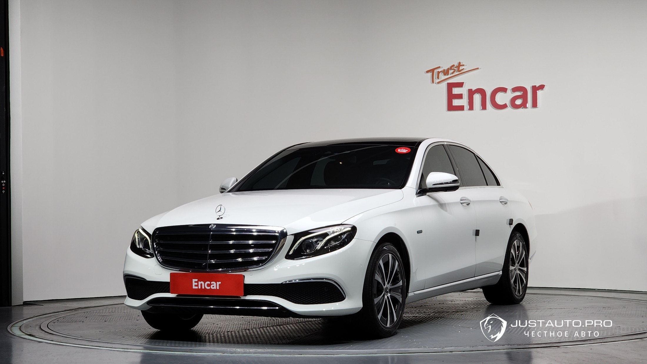 Автомобиль Mercedes-Benz E-Class