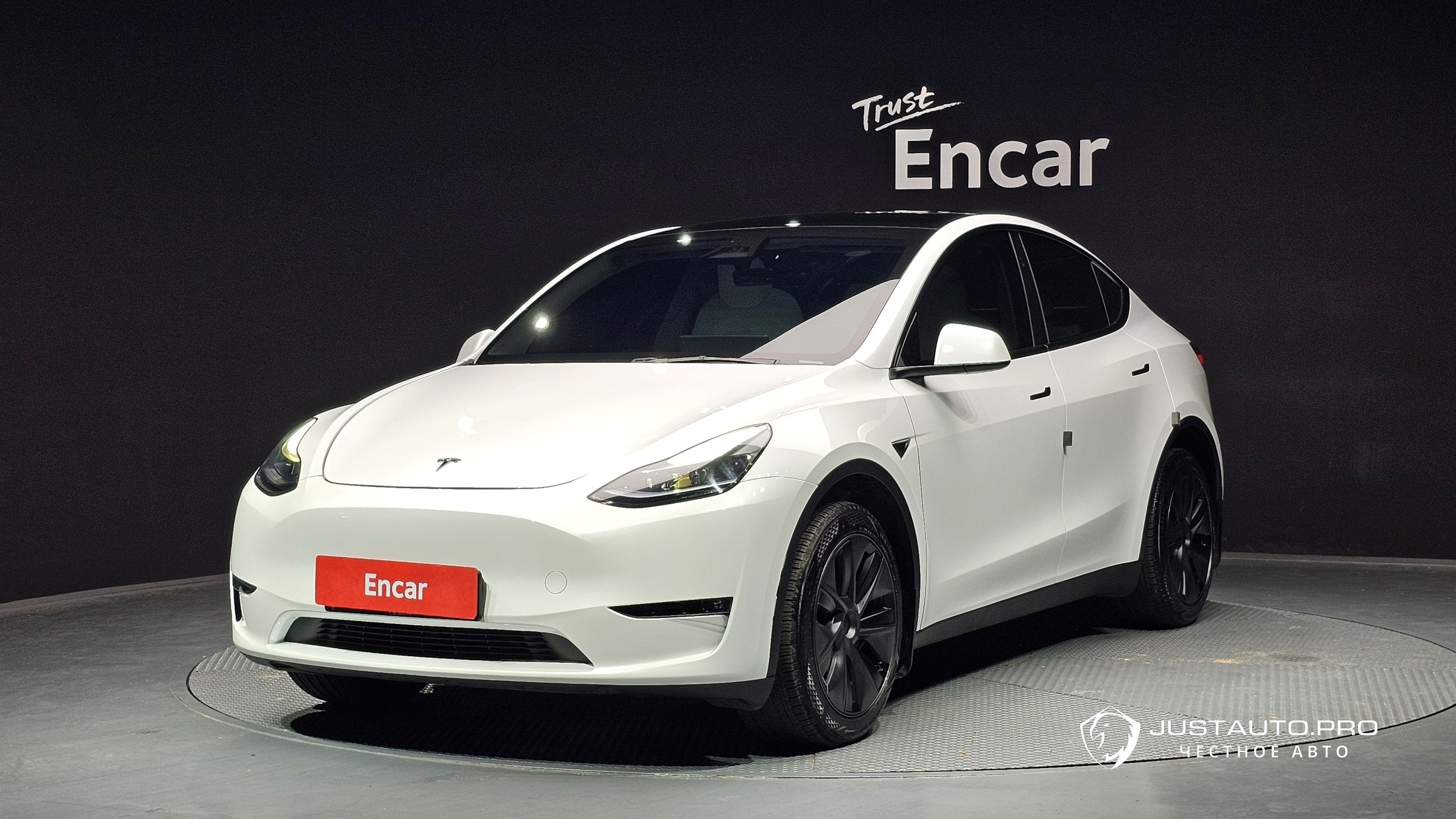 Автомобиль Tesla Model Y