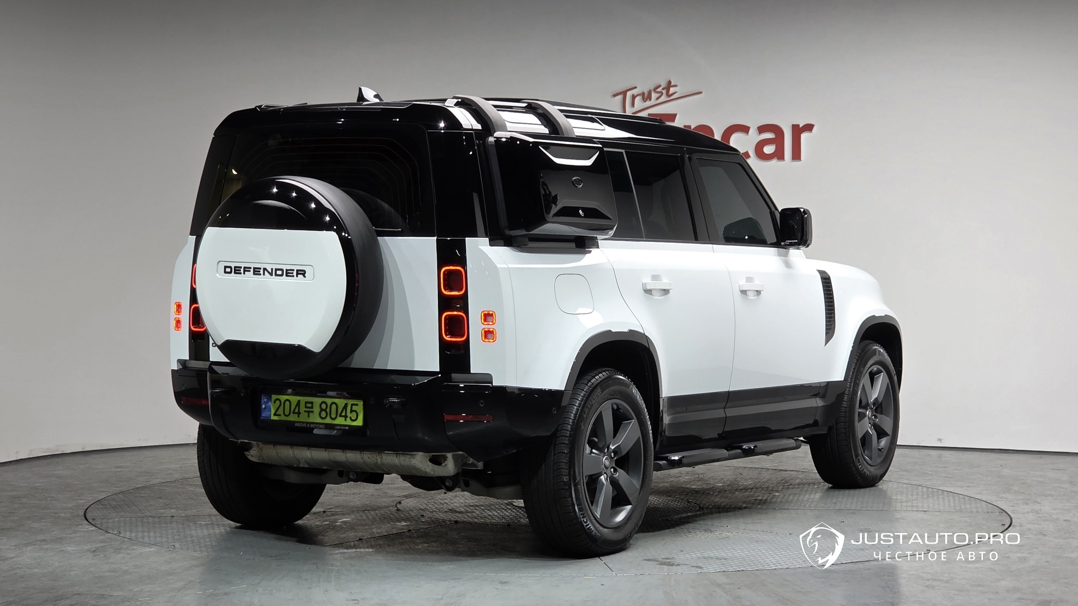 Автомобиль Land Rover Defender