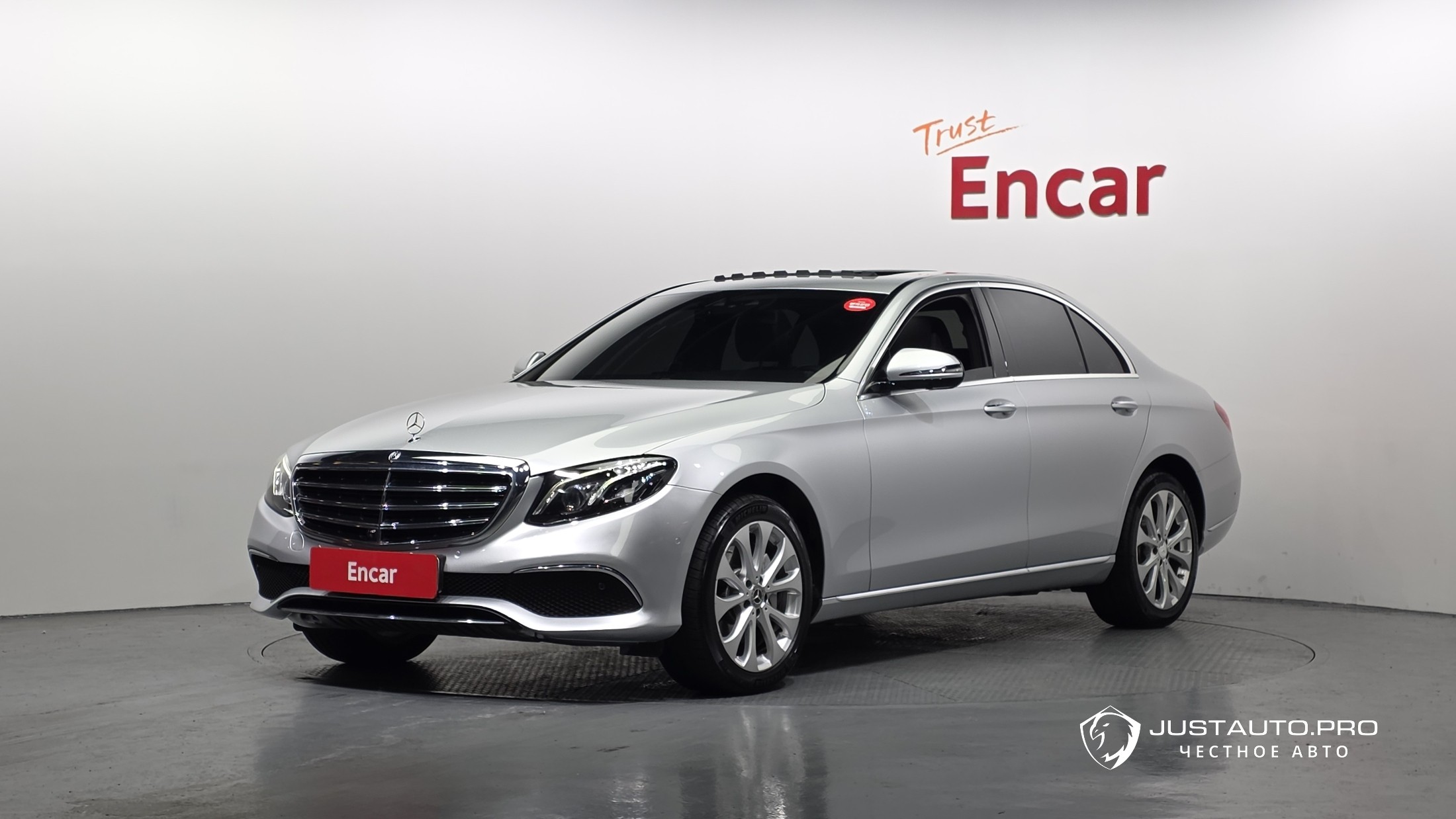 Автомобиль Mercedes-Benz E-Class