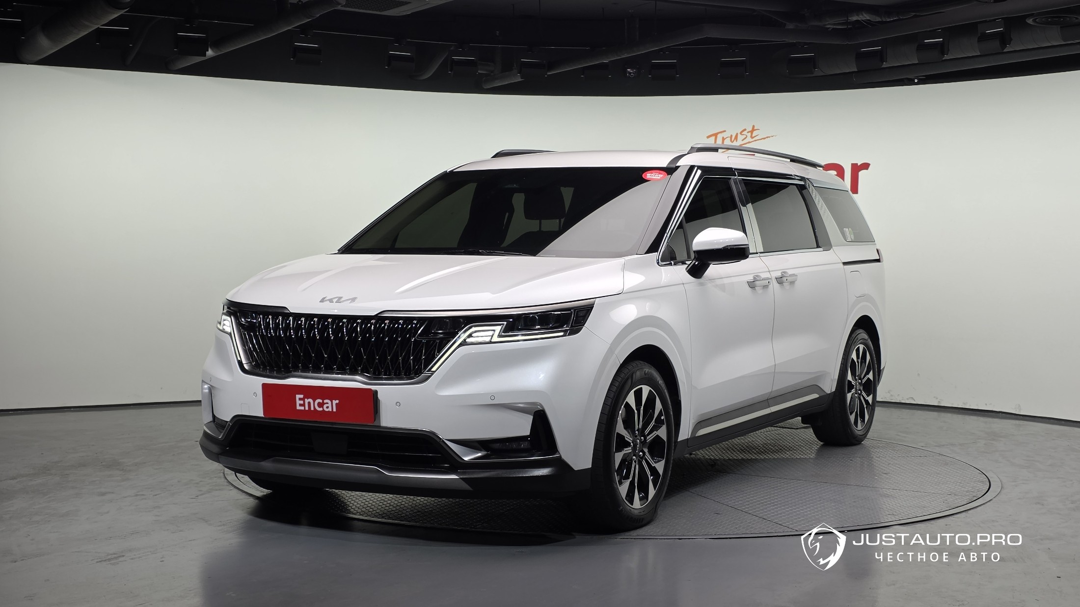 Автомобиль Kia Canival