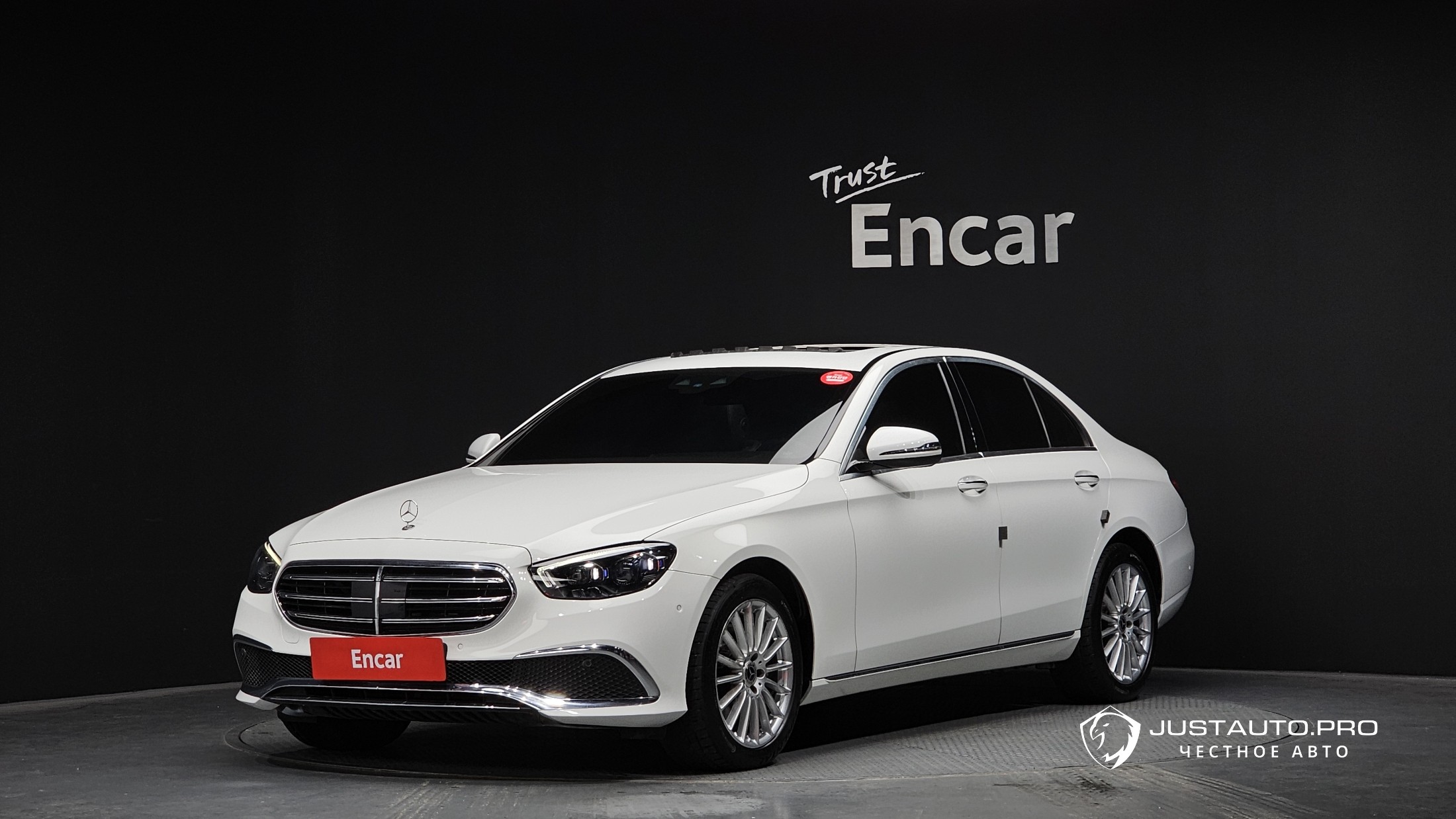 Автомобиль Mercedes-Benz E-Class