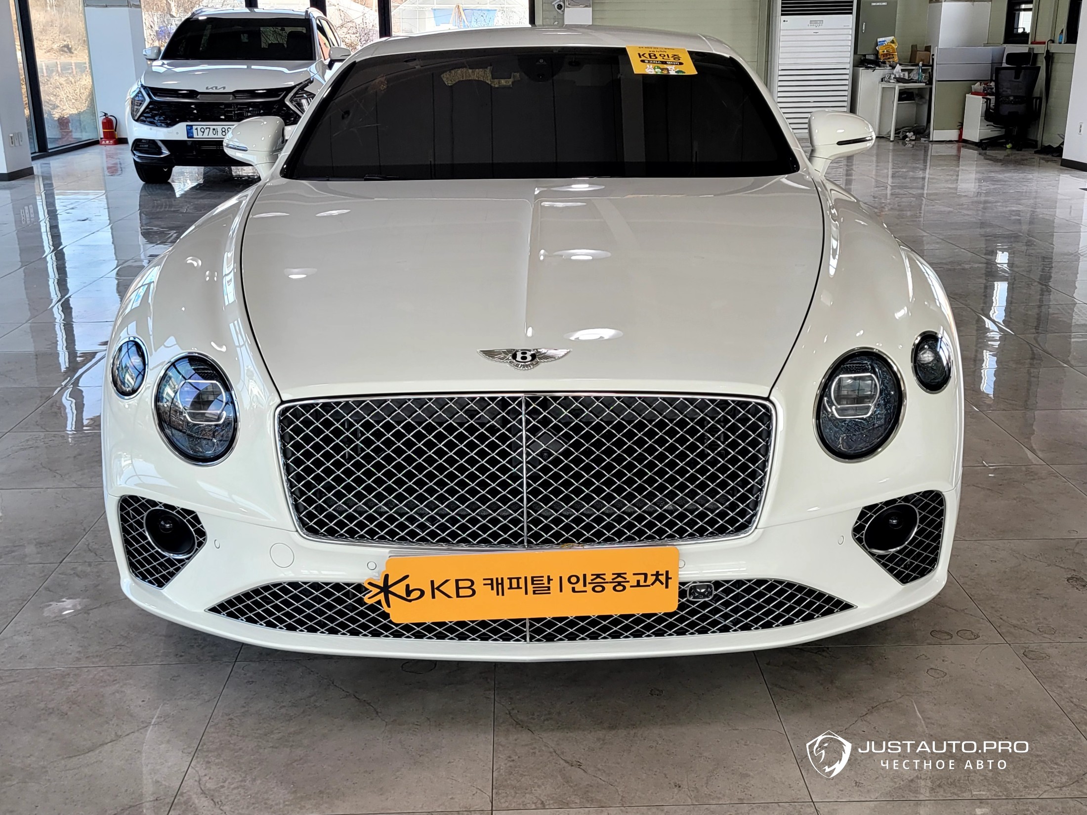 Автомобиль Bentley Continental