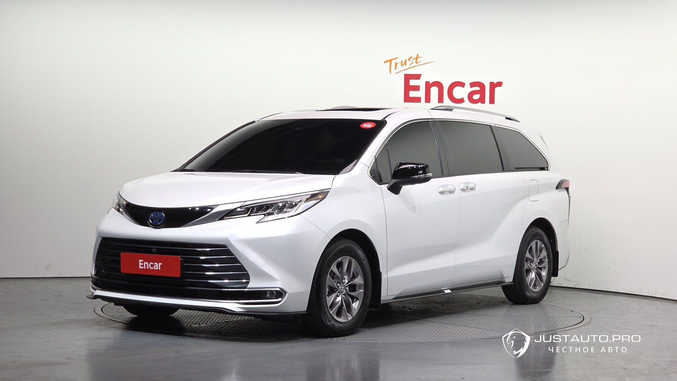 Автомобиль Toyota Sienna
