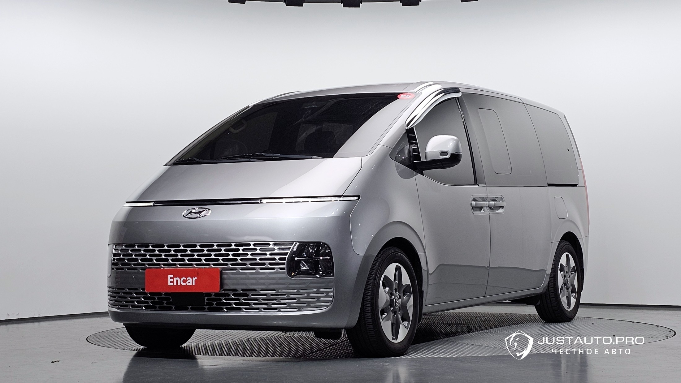 Автомобиль Hyundai Staria