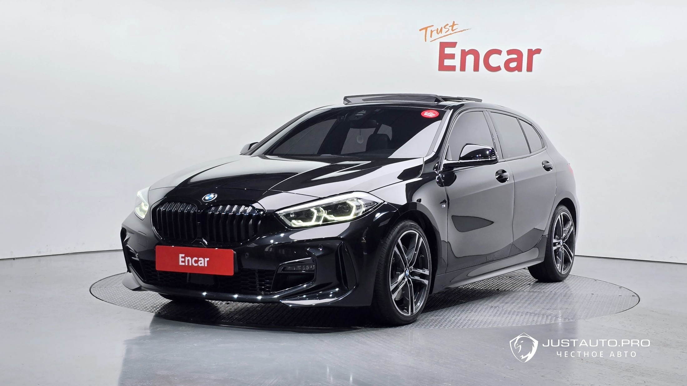 Автомобиль BMW 1-Series