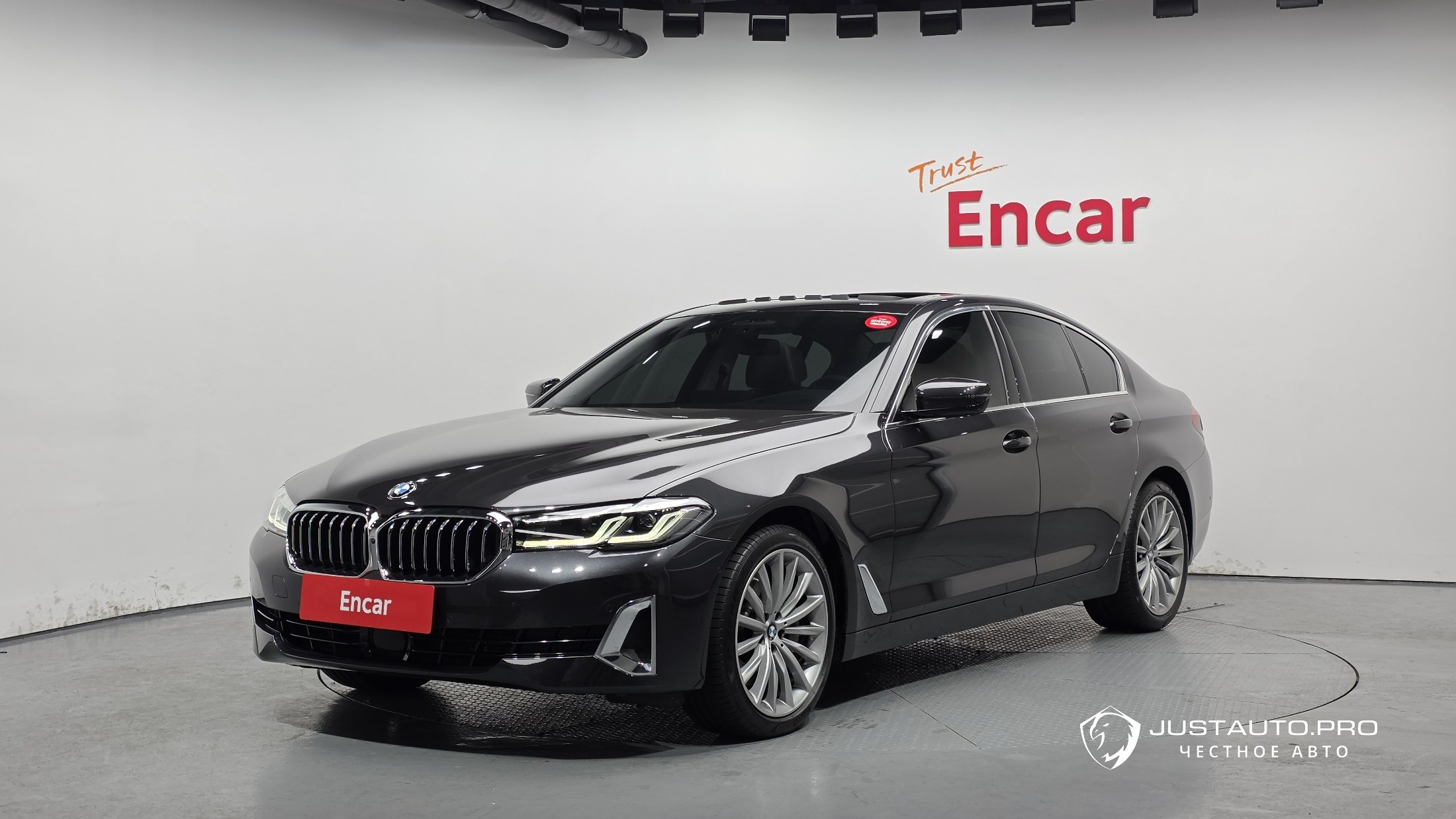 Автомобиль BMW 5-Series