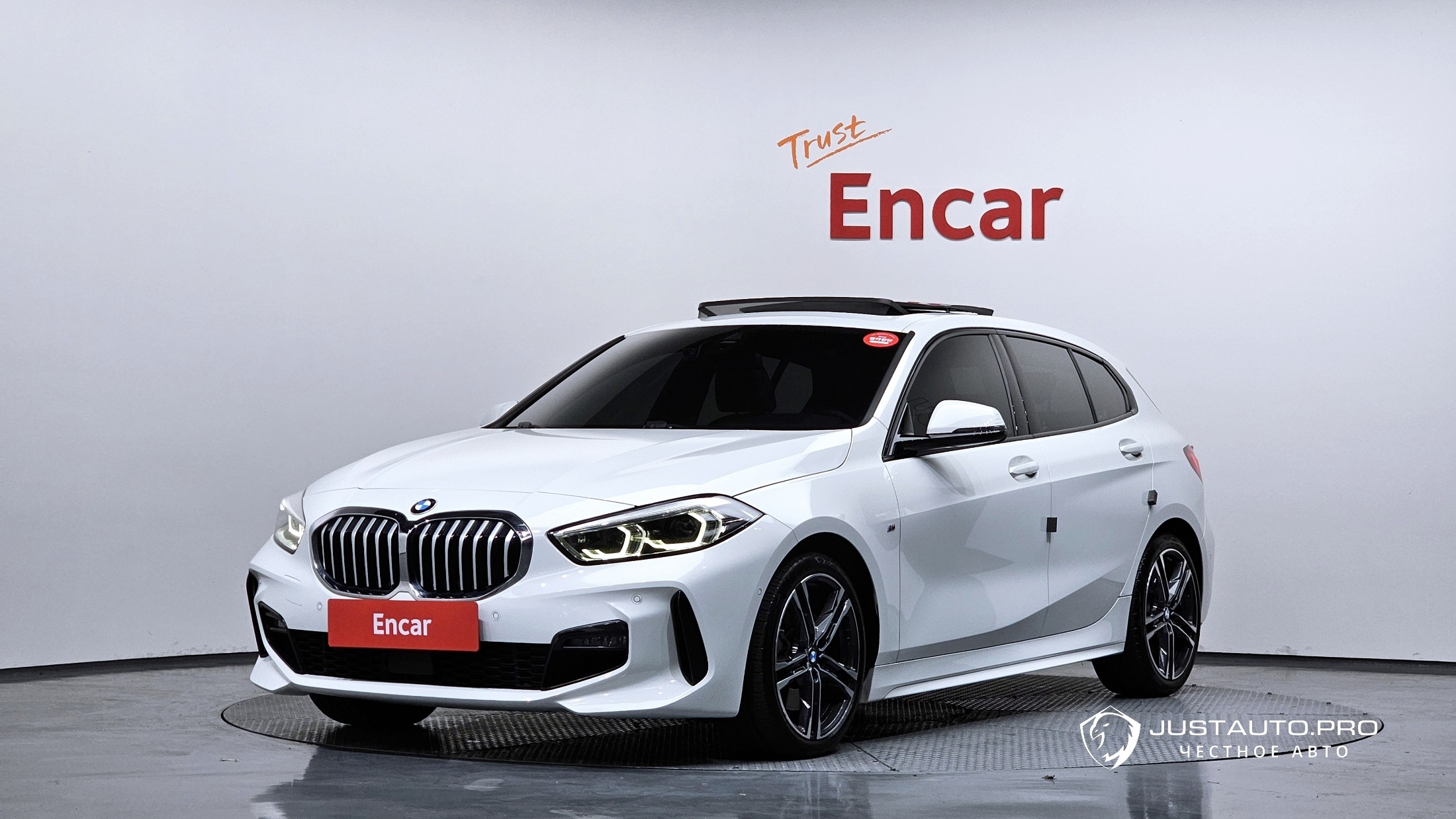 Автомобиль BMW 1-Series