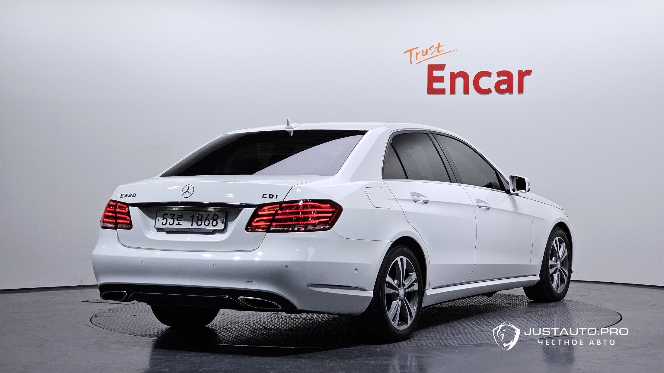 Автомобиль Mercedes-Benz E-Class