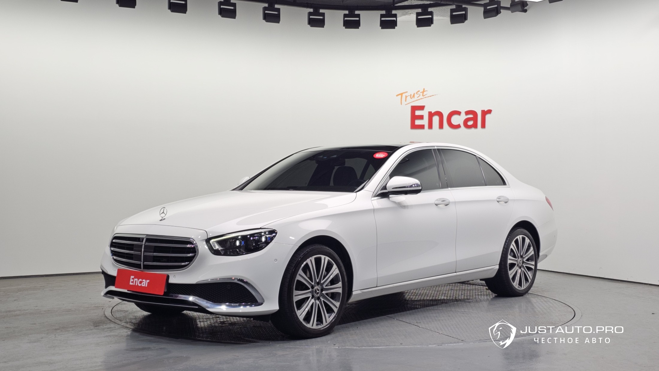 Автомобиль Mercedes-Benz E-Class