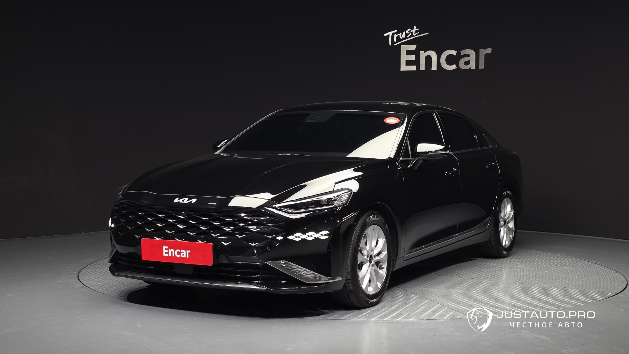 Автомобиль Kia K8