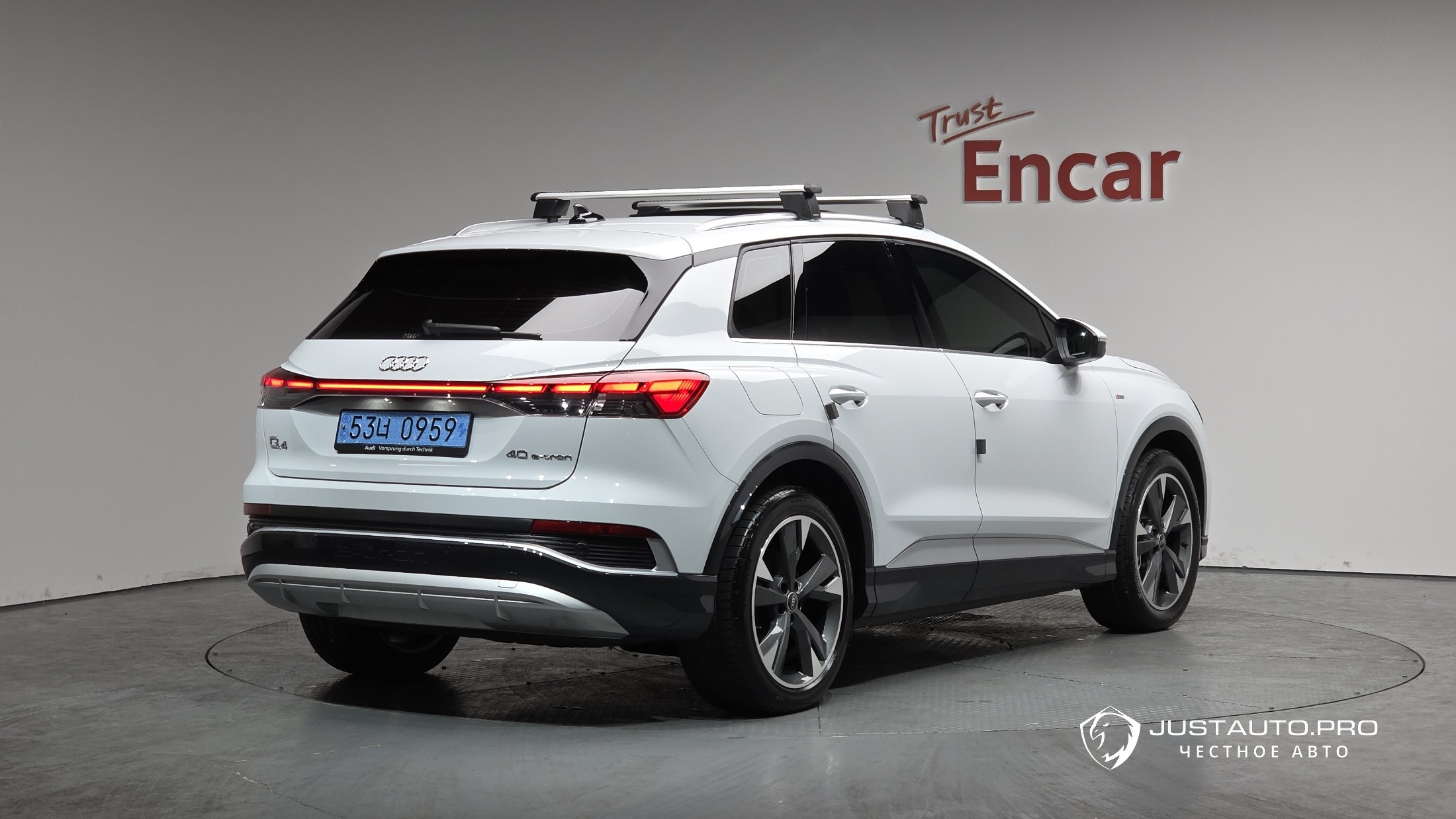 Автомобиль Audi Q4 e-tron