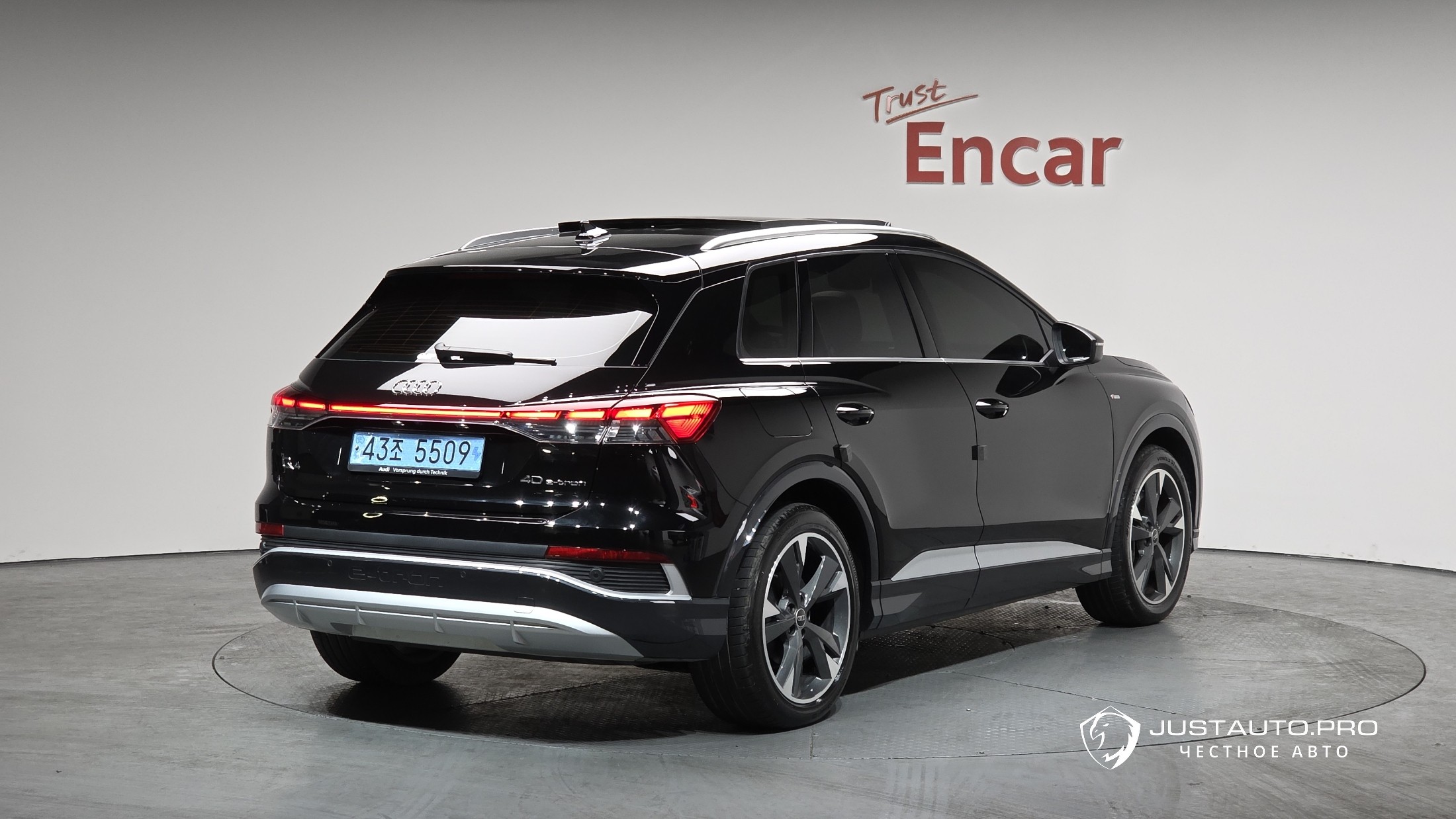 Автомобиль Audi Q4 e-tron