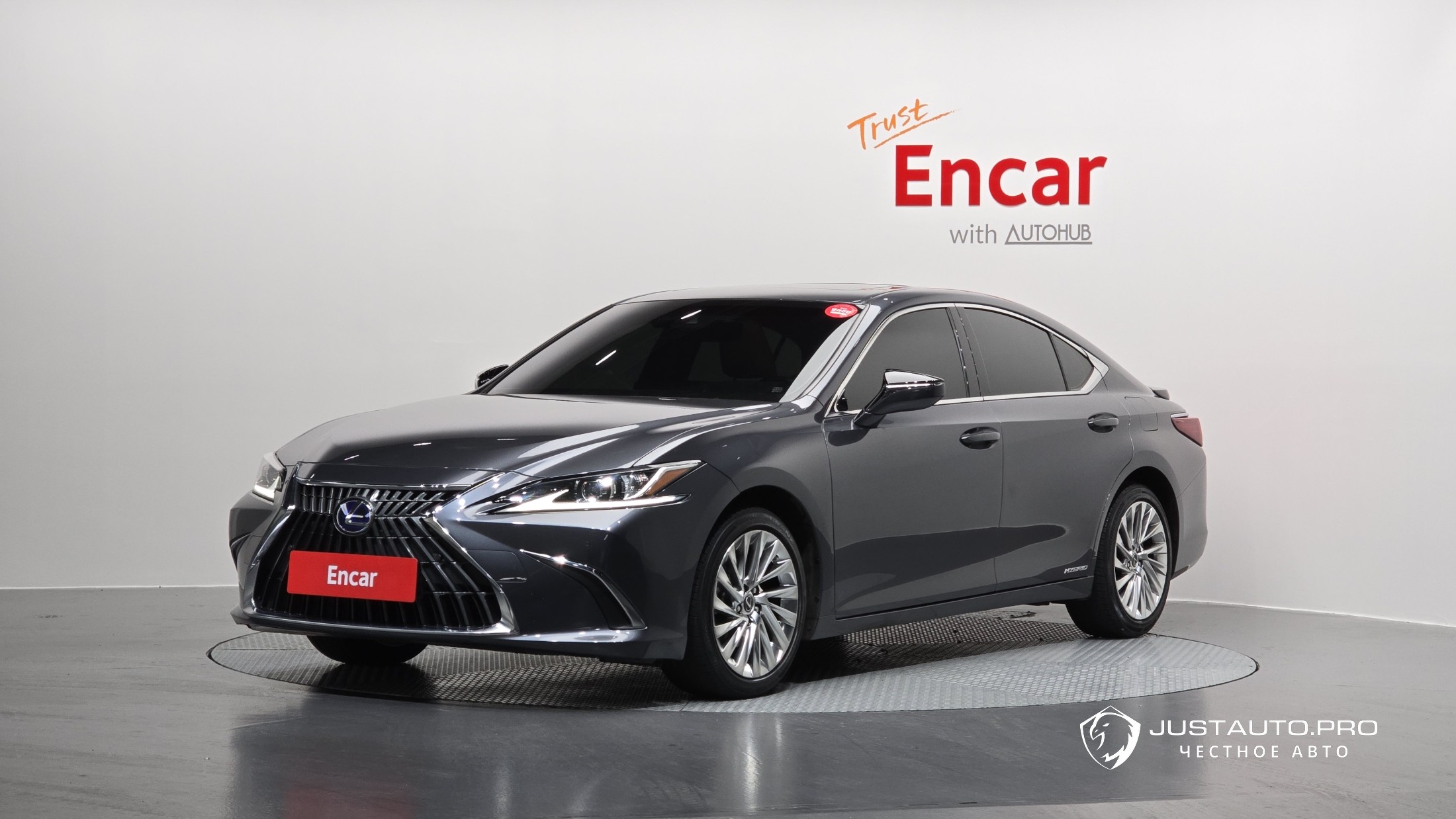 Автомобиль Lexus ES