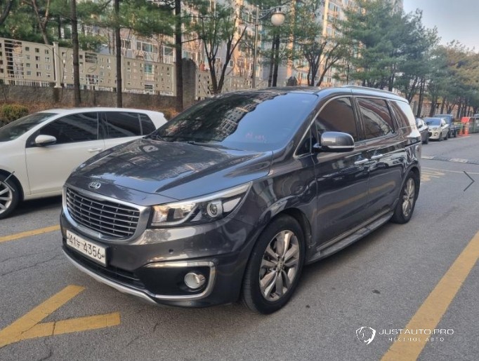 Автомобиль Kia Canival