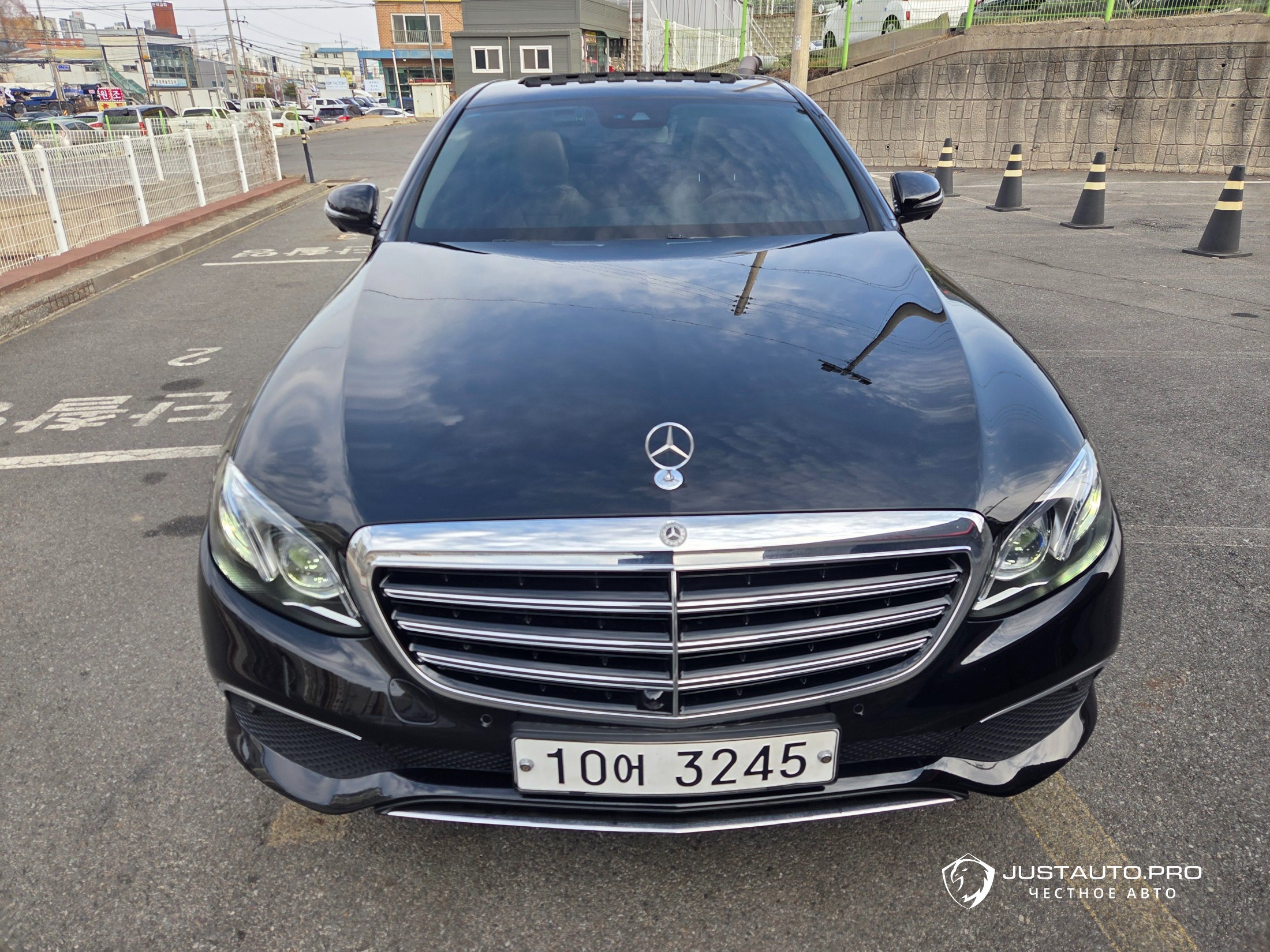 Автомобиль Mercedes-Benz E-Class