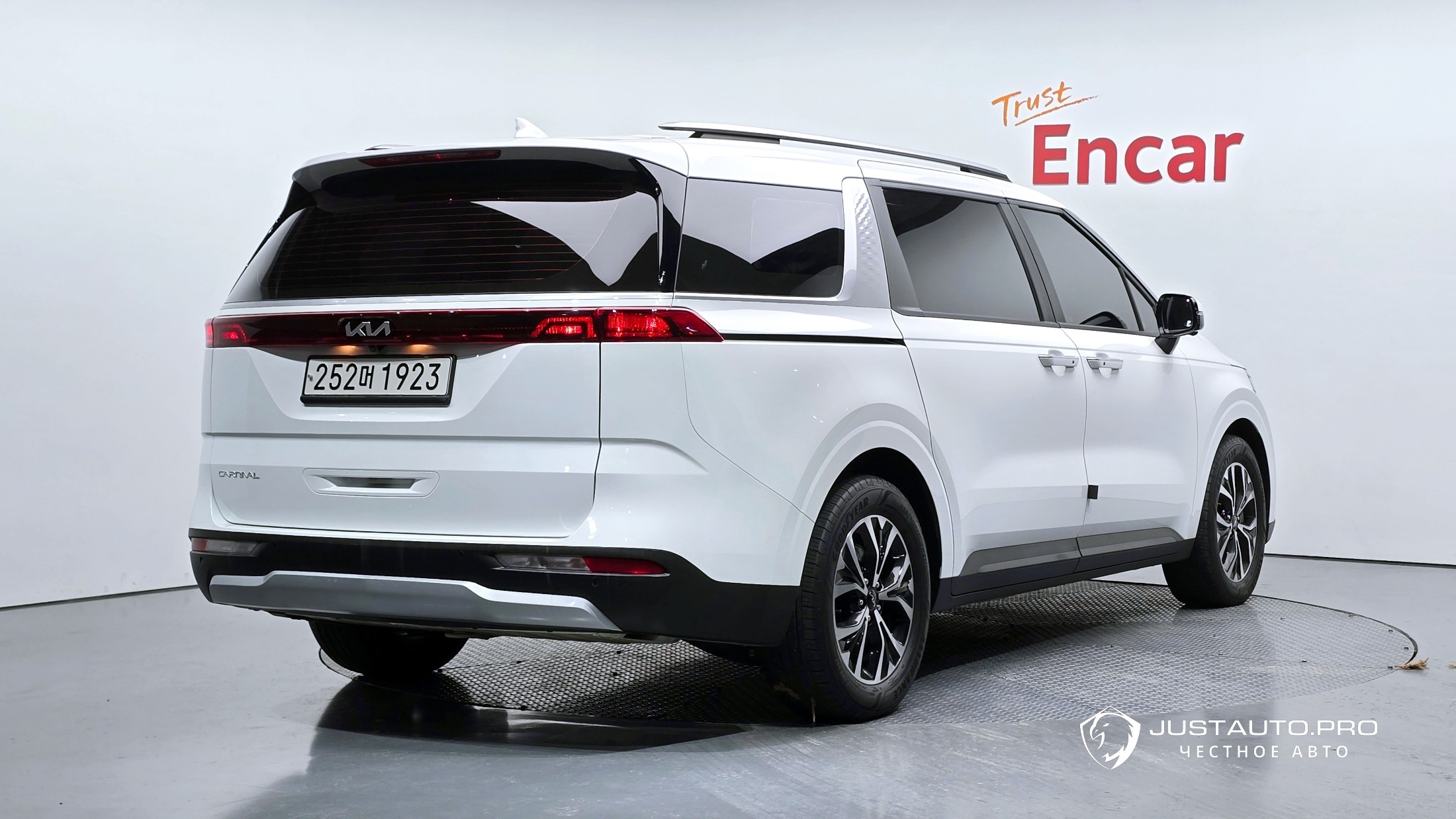 Автомобиль Kia Canival