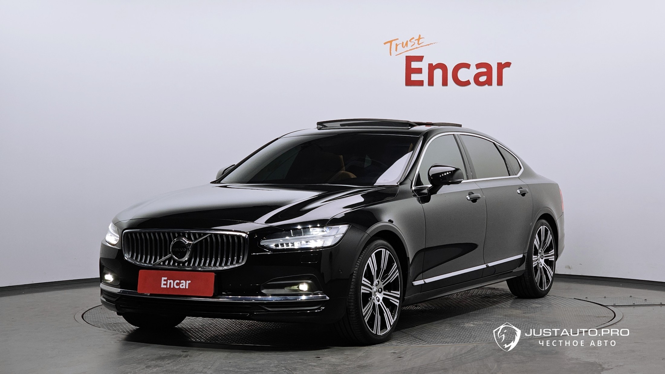 Автомобиль Volvo S90