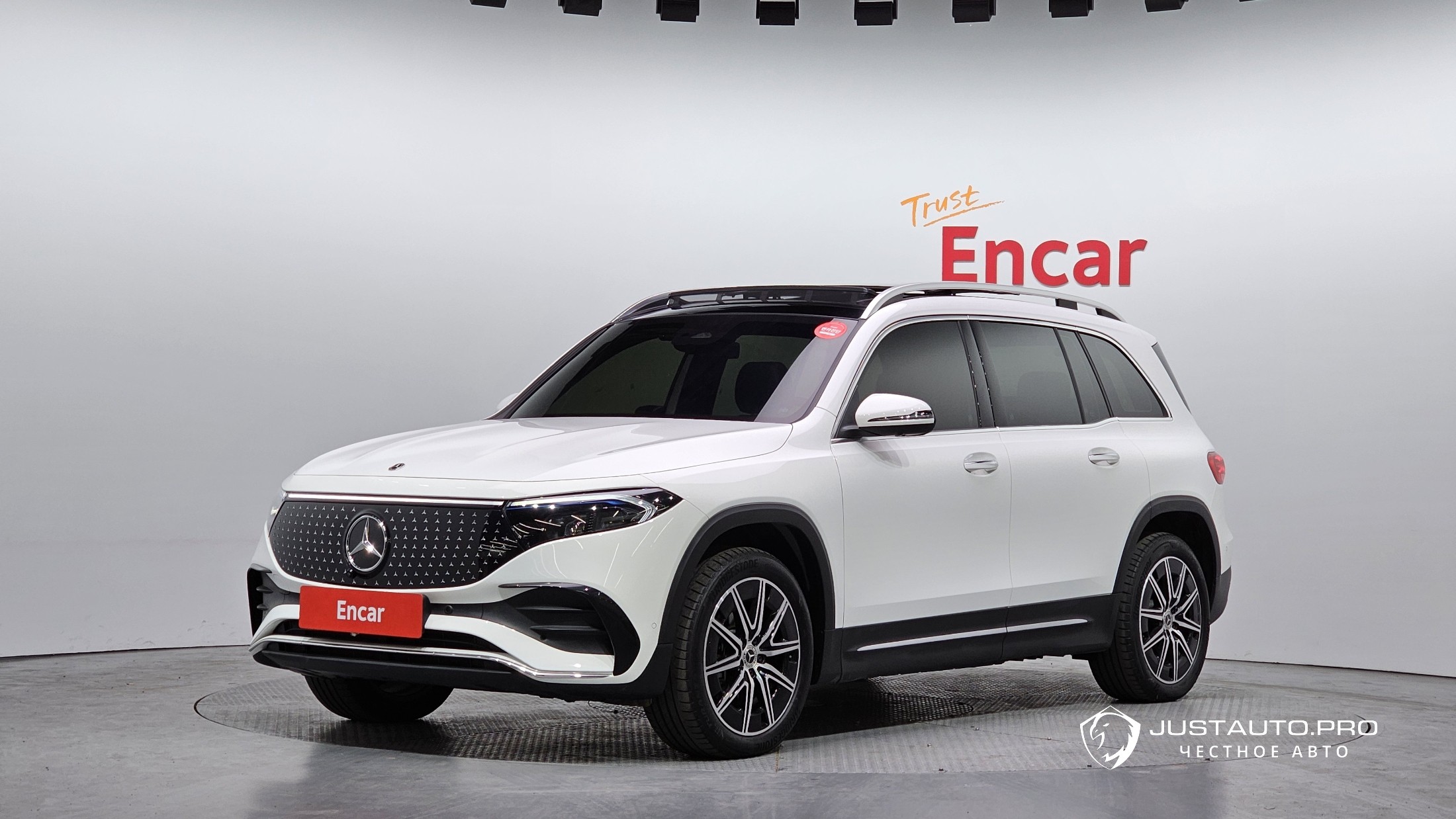 Автомобиль Mercedes-Benz EQB