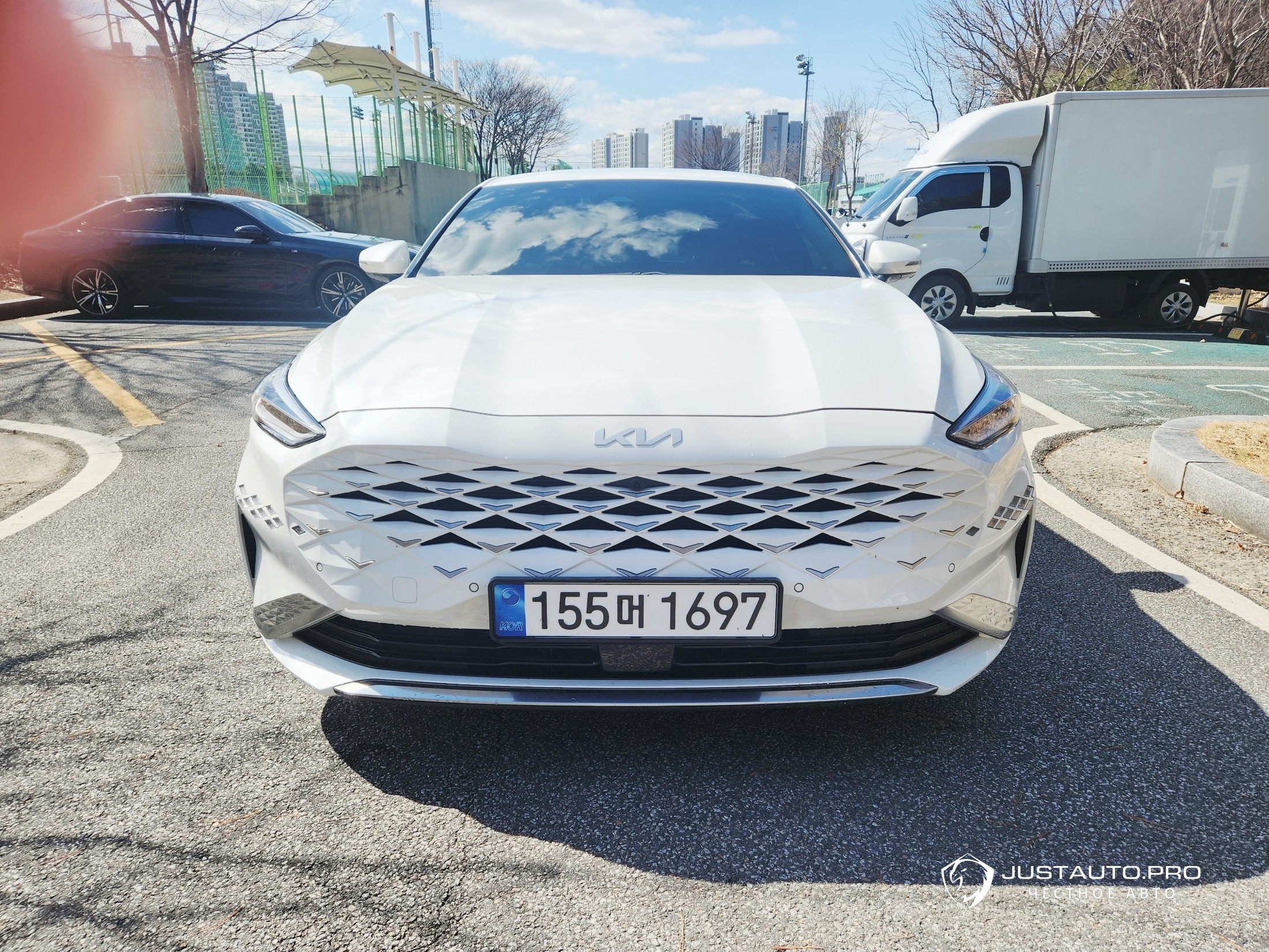 Автомобиль Kia K8