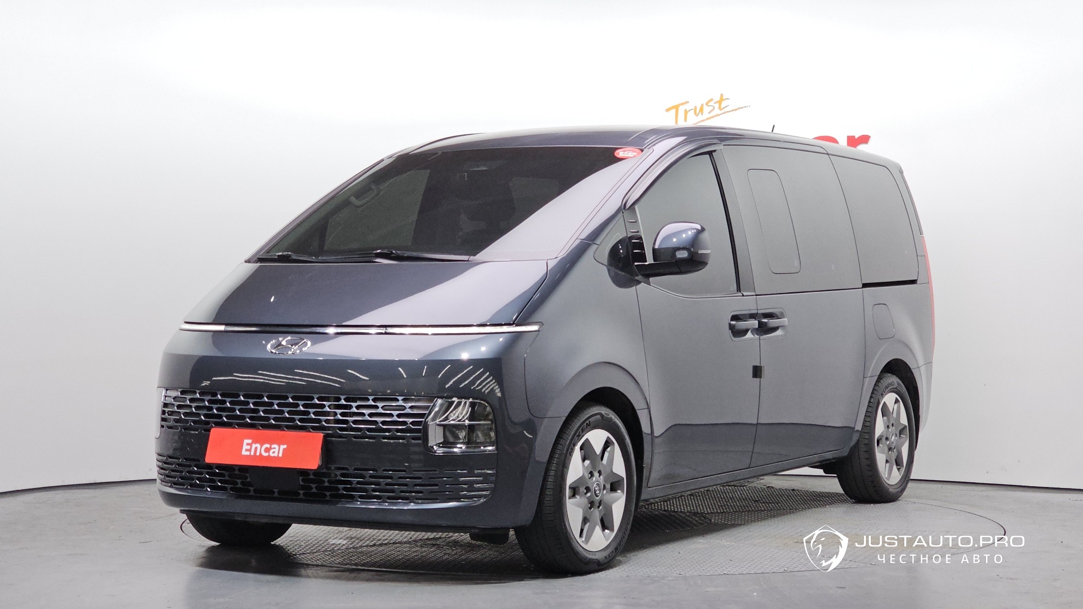 Автомобиль Hyundai Staria