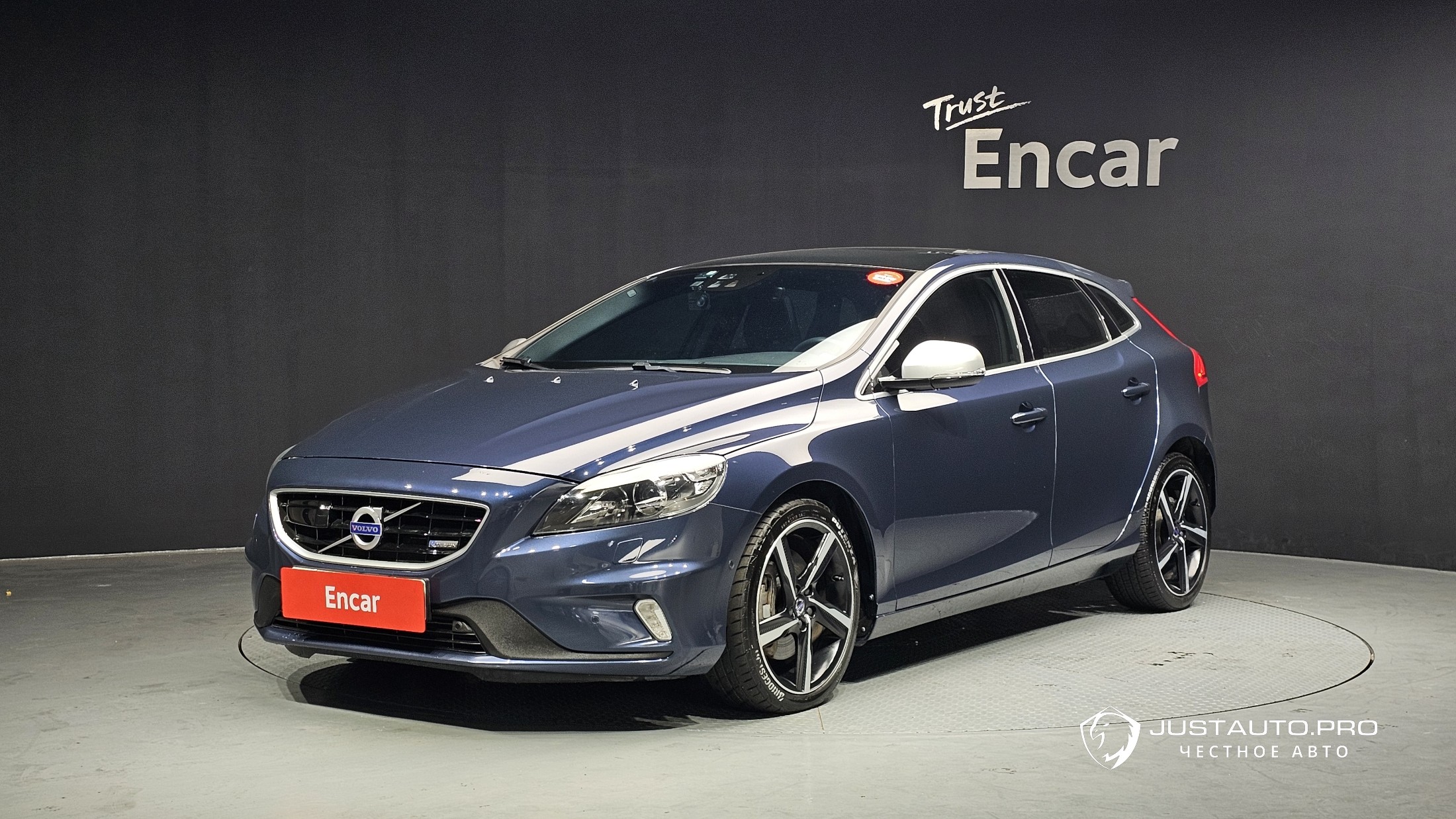 Автомобиль Volvo V40