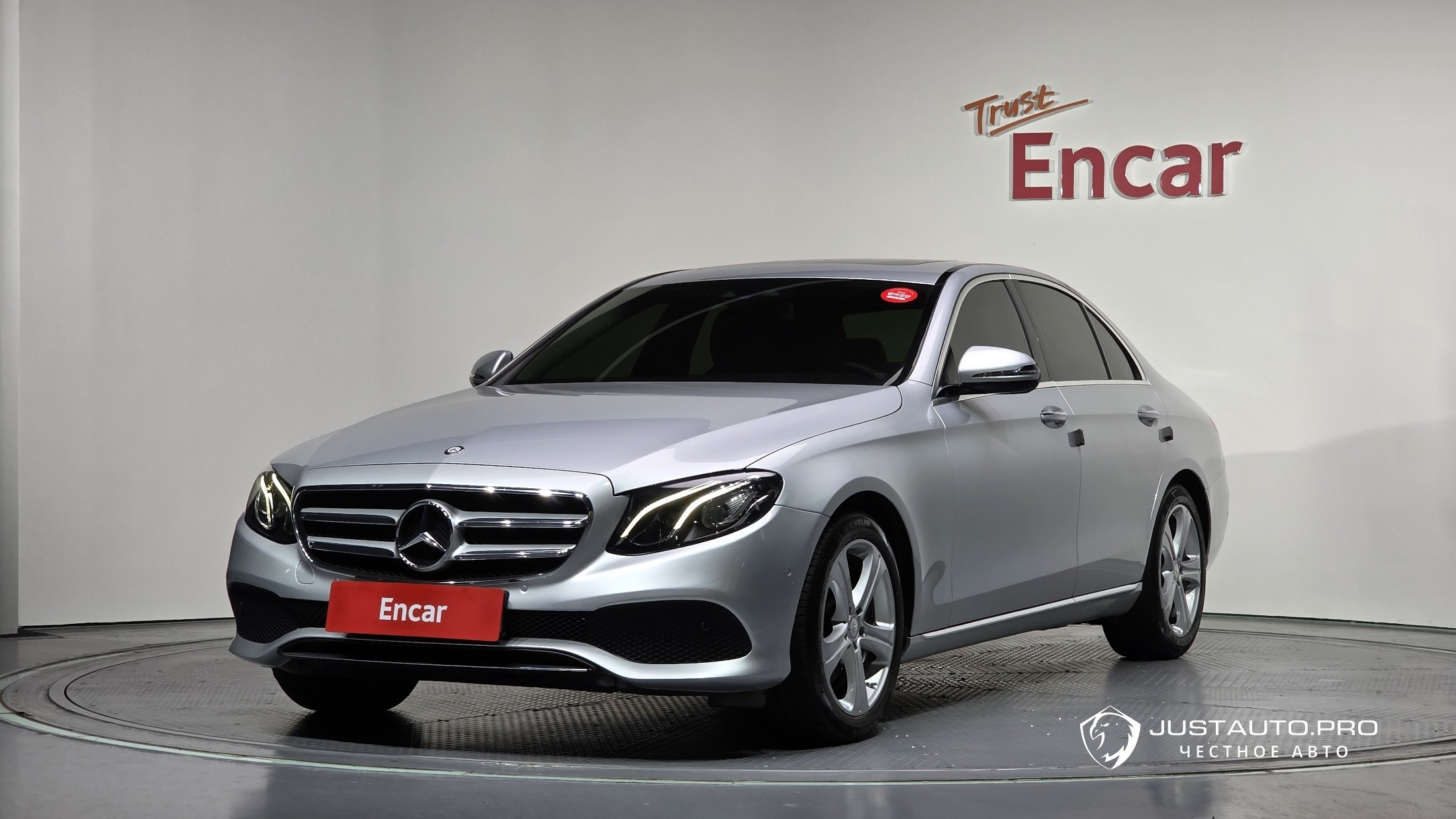 Автомобиль Mercedes-Benz E-Class