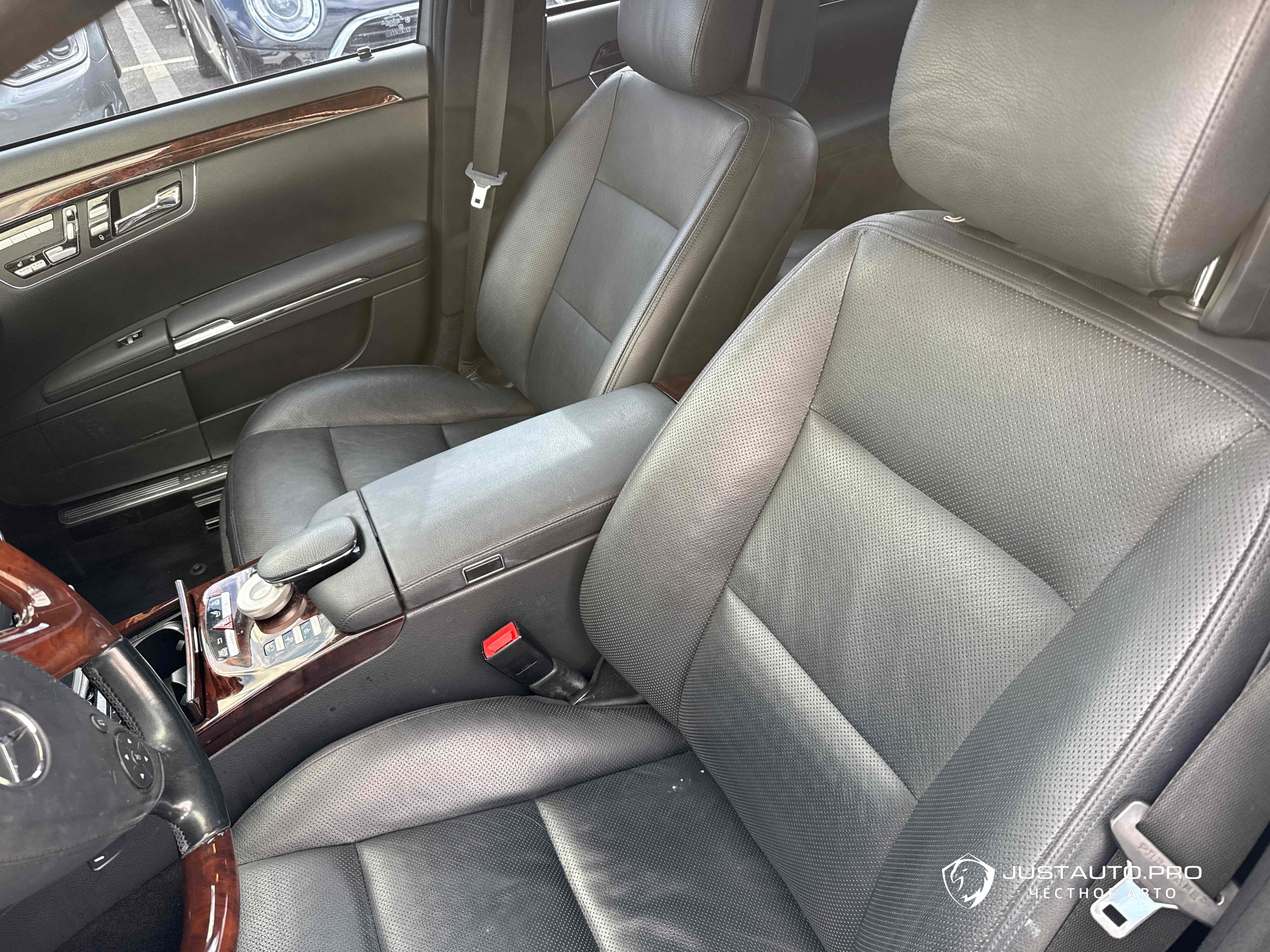 Автомобиль Mercedes-Benz S-Class