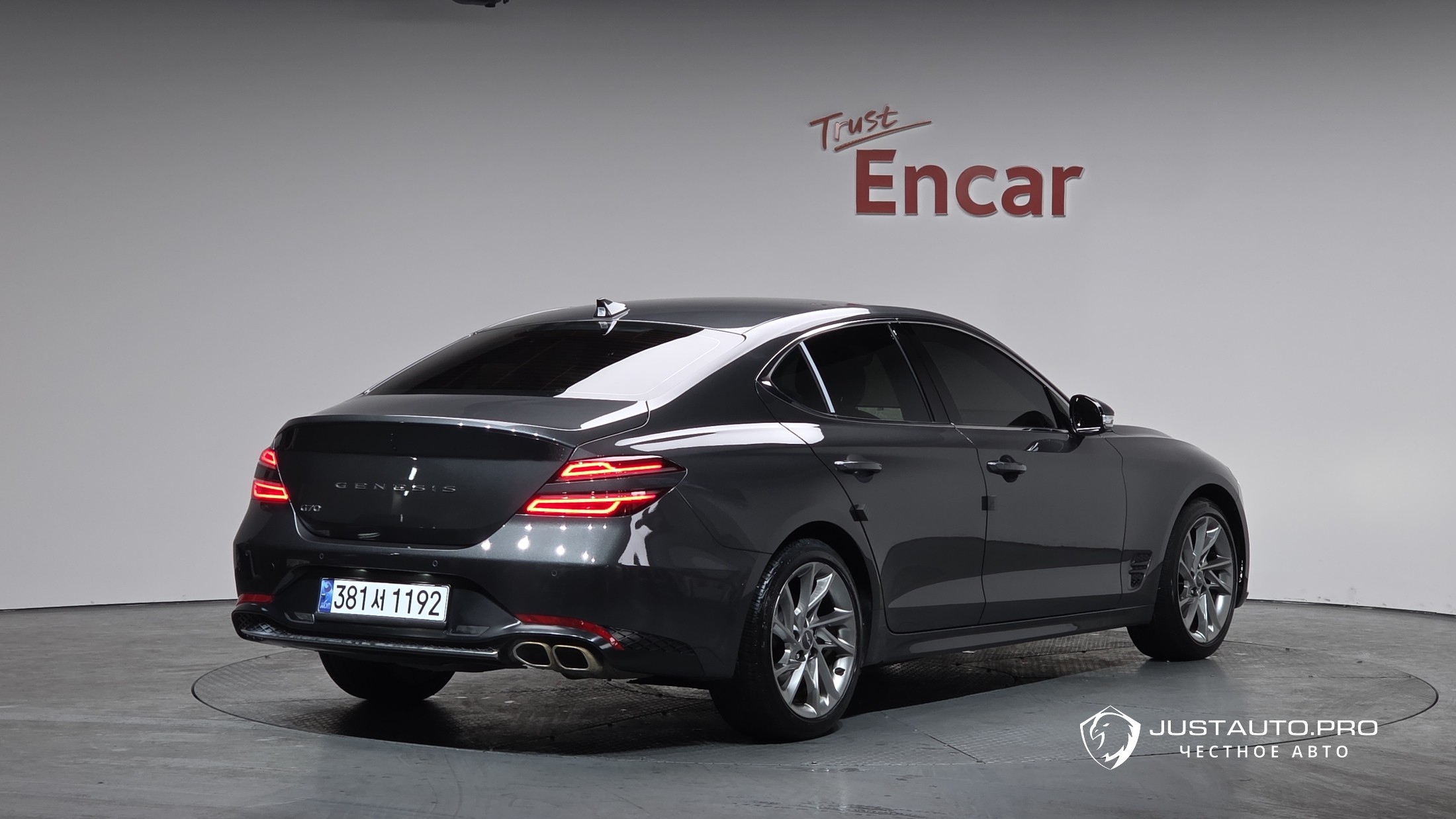 Автомобиль Genesis G70