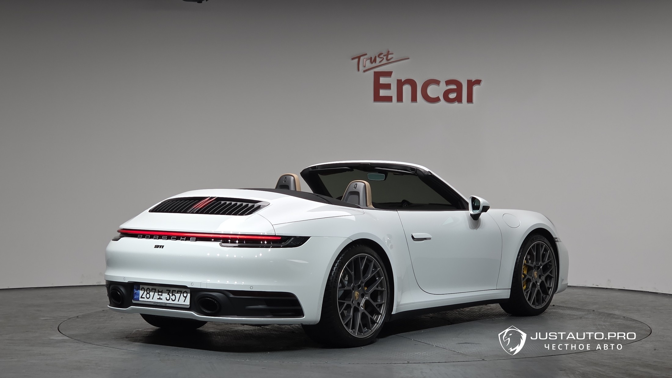Автомобиль Porsche 911