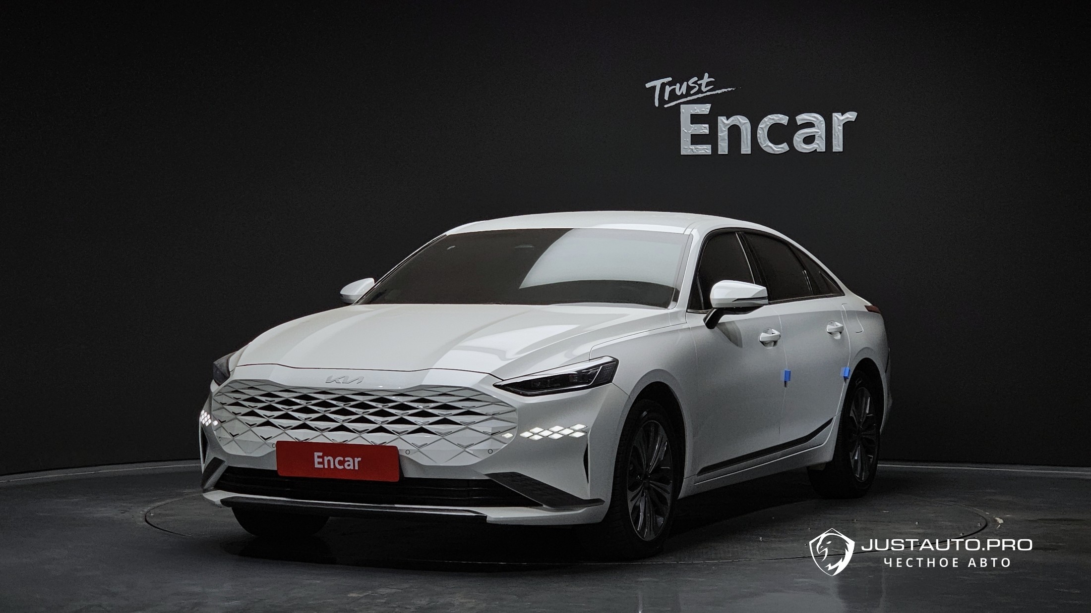 Автомобиль Kia K8