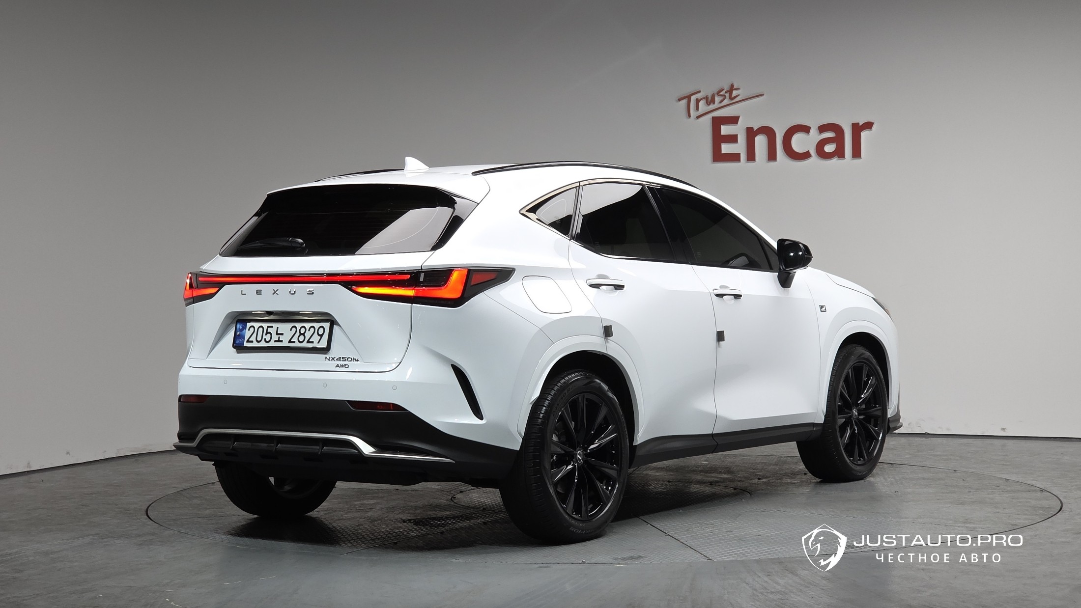 Автомобиль Lexus NX