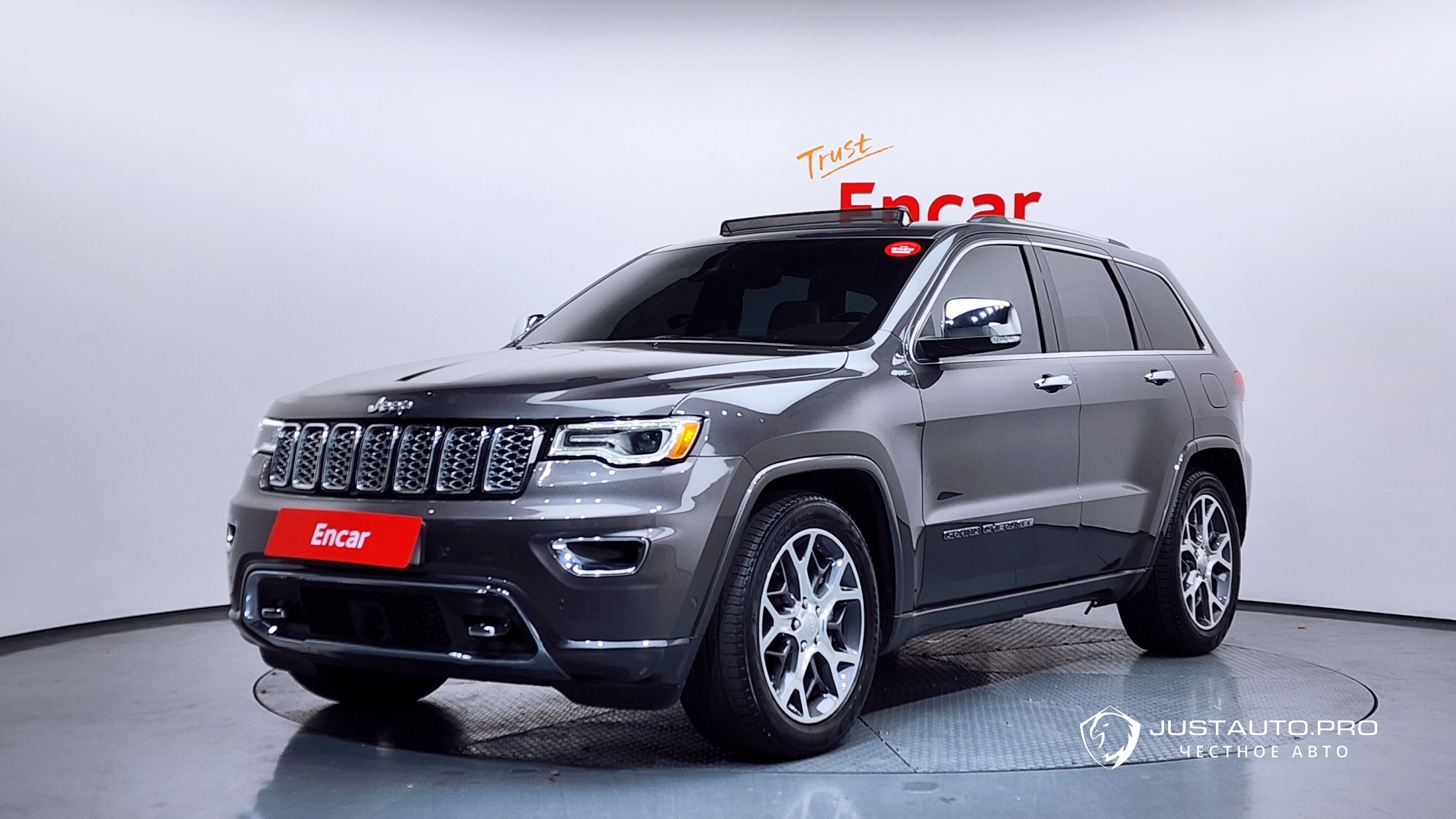 Автомобиль Jeep Cherokee