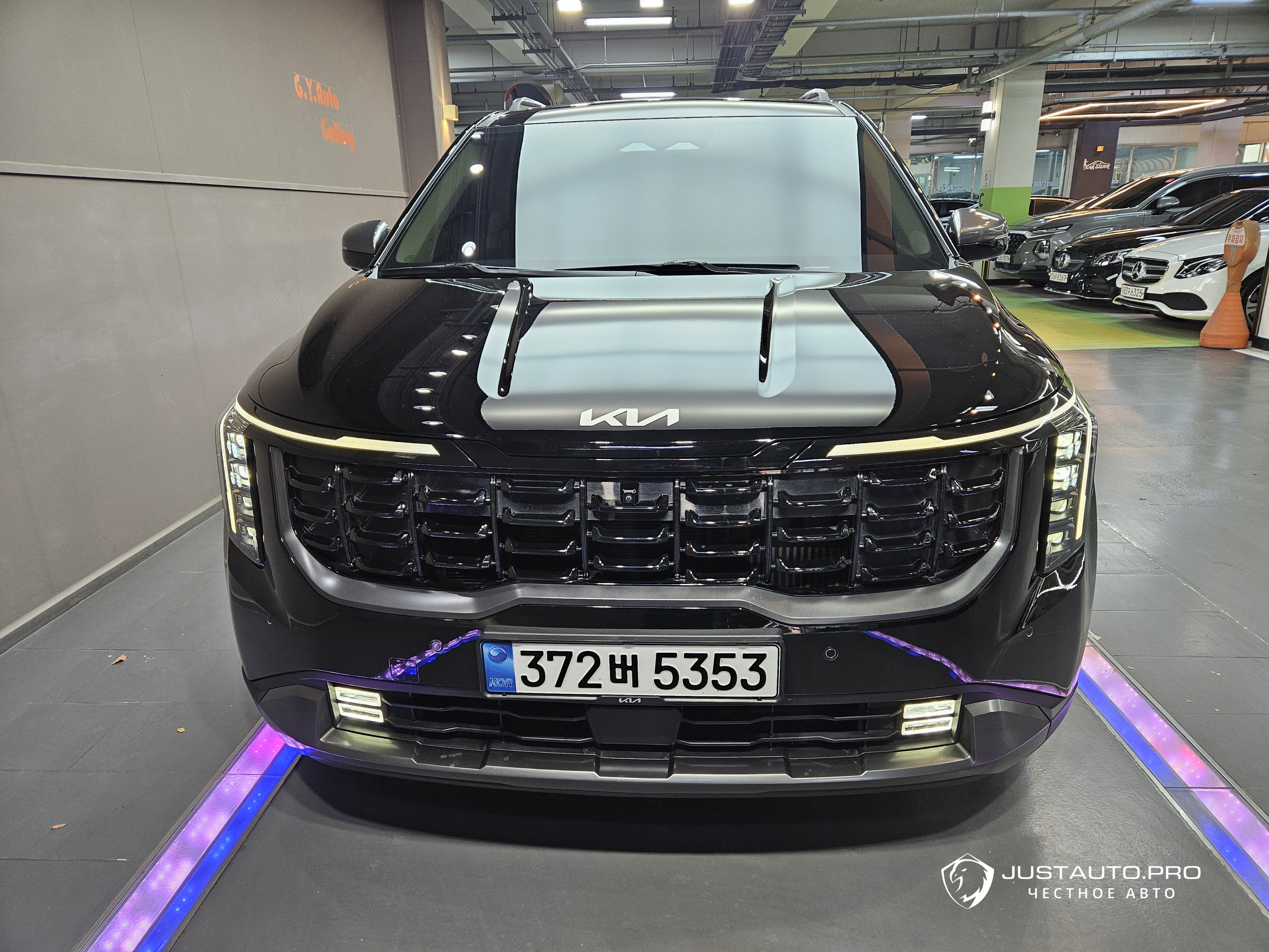 Автомобиль Kia Canival