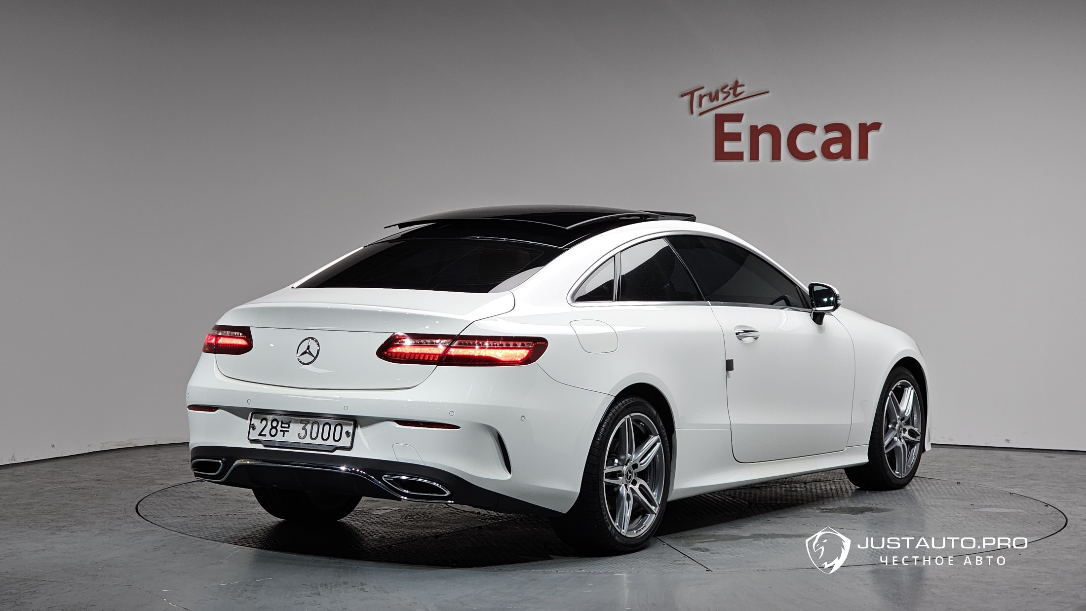 Автомобиль Mercedes-Benz E-Class