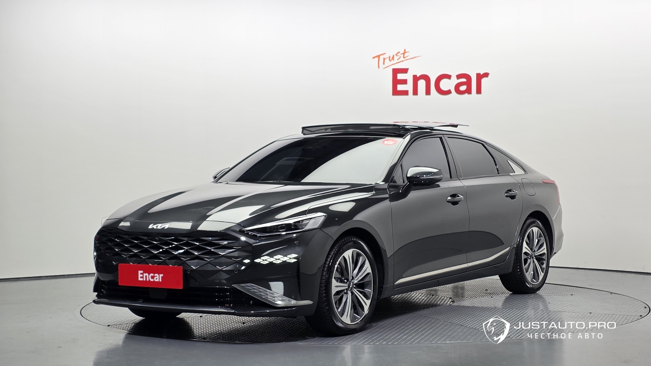 Автомобиль Kia K8