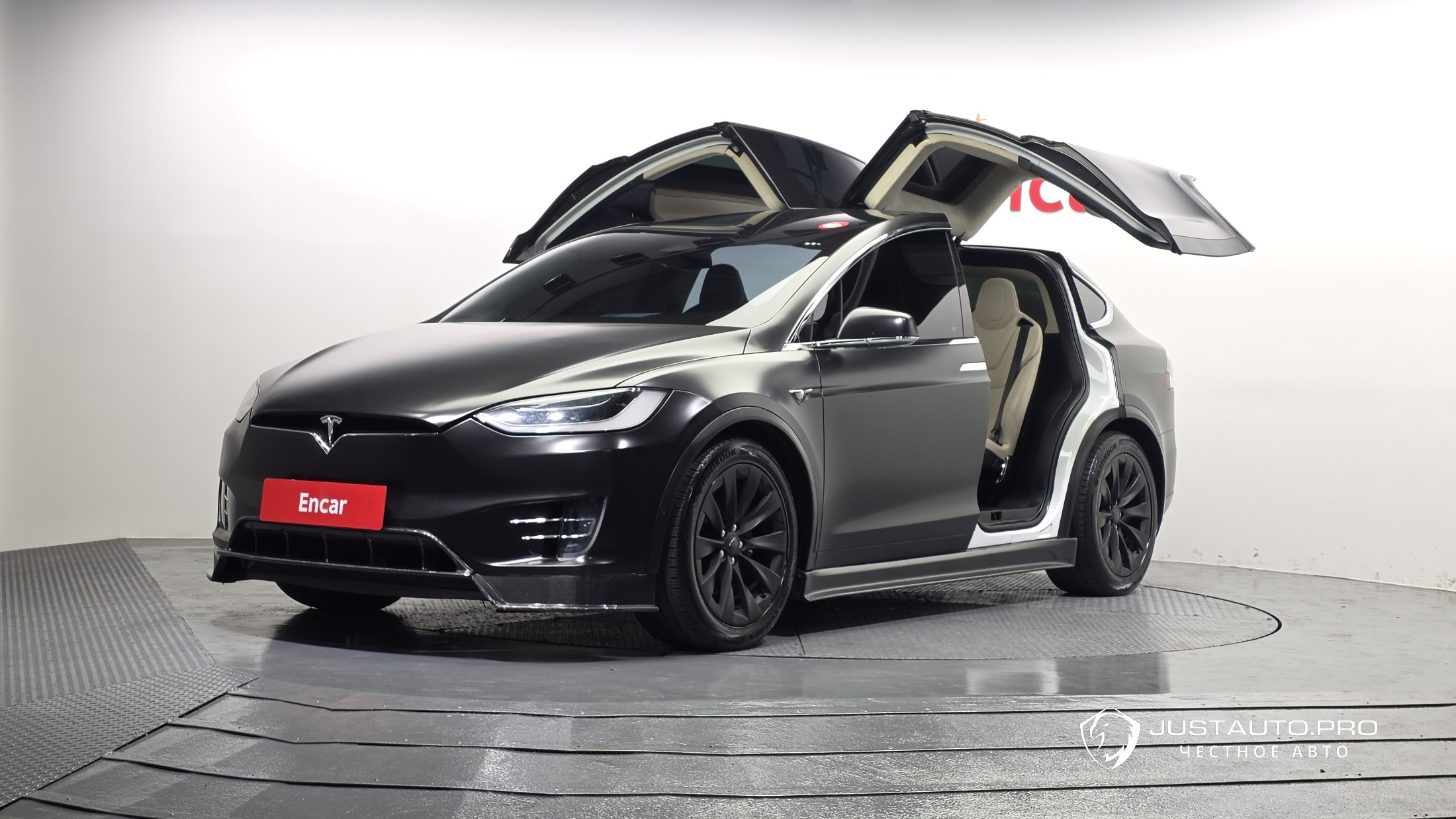 Автомобиль Tesla Model X
